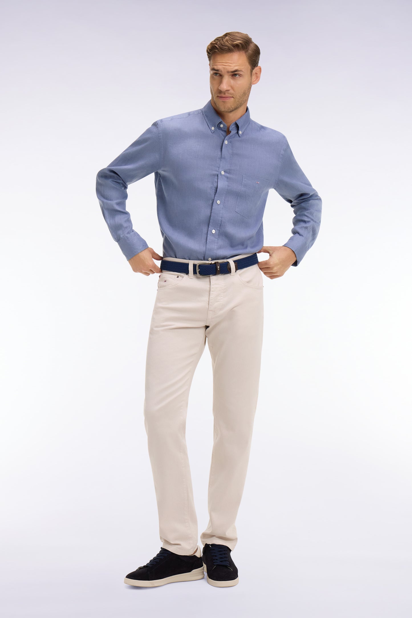 Chemise en lin bleu coupe droite