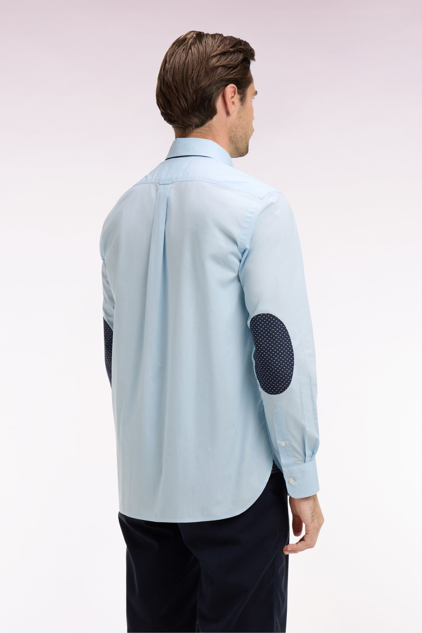 Chemise en coton bleu ciel à coudières imprimées