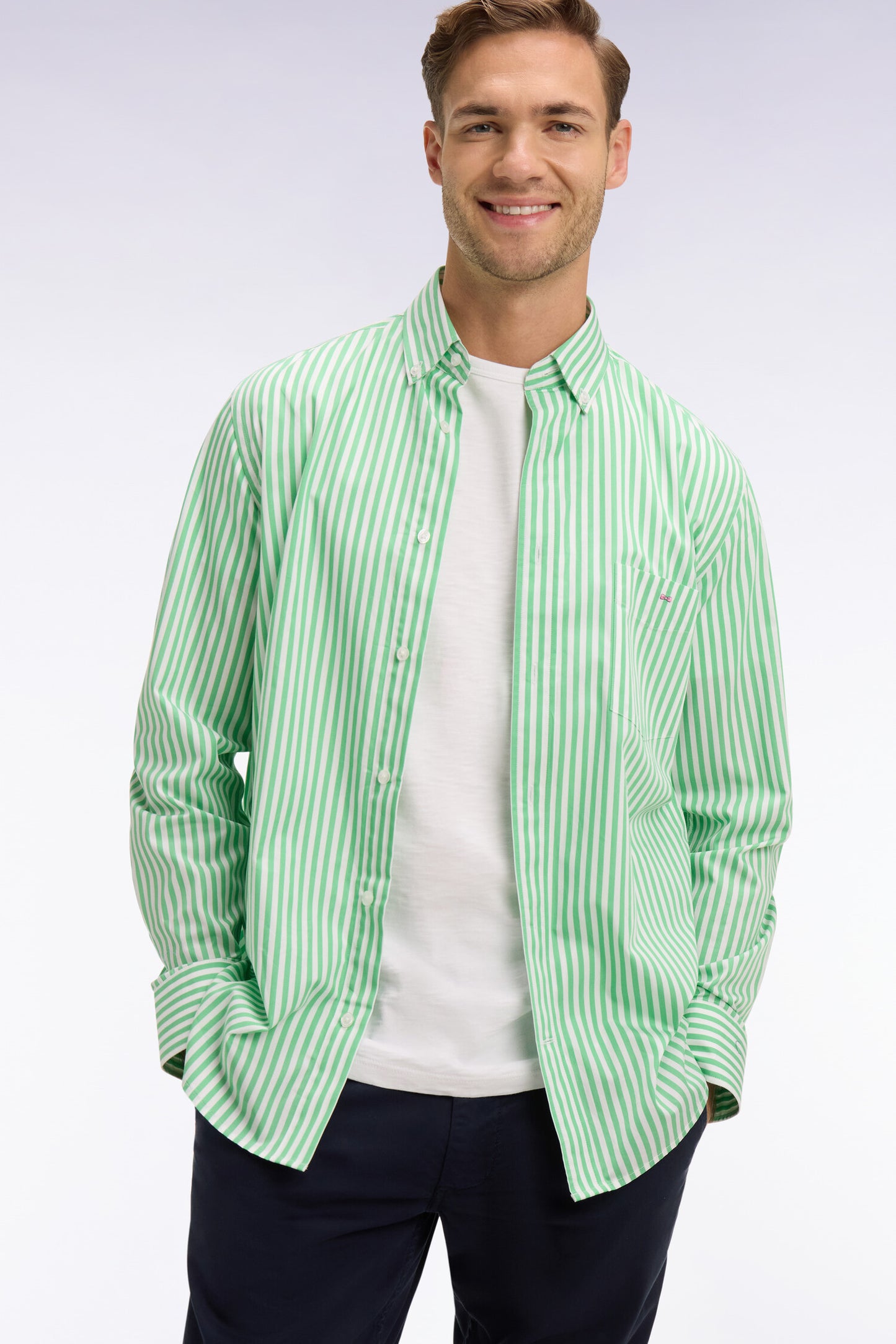 Chemise en coton vert clair à rayures bâtons