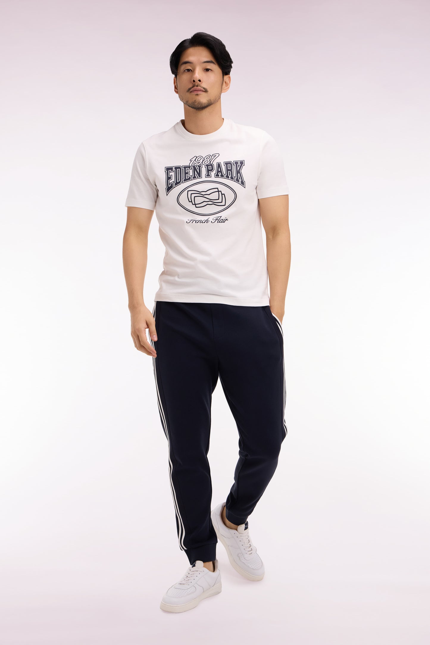 Jogging en coton mélangé marine à découpes contrastées coupe regular