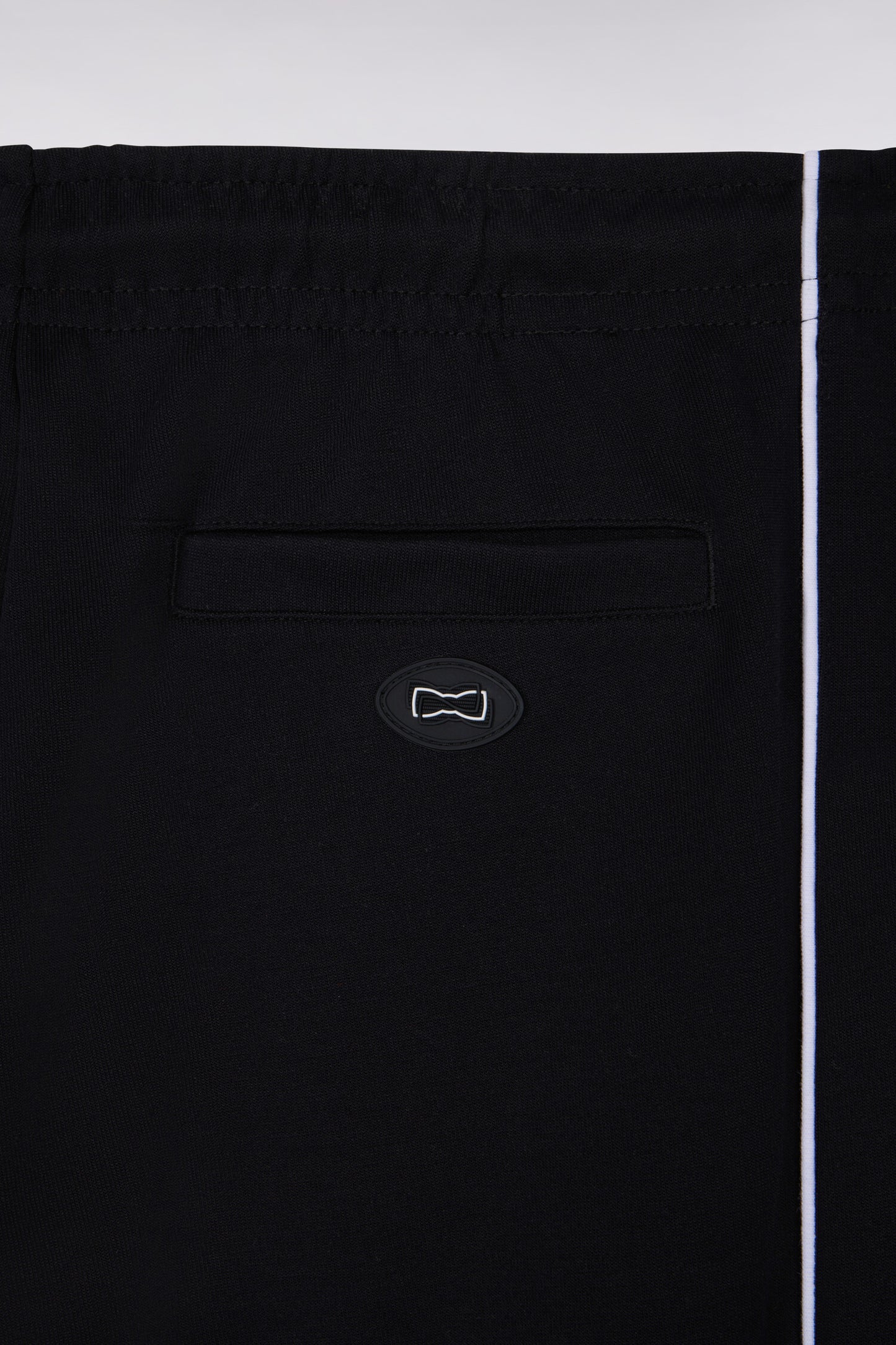 Jogging en interlock noir à découpes contrastées coupe regular