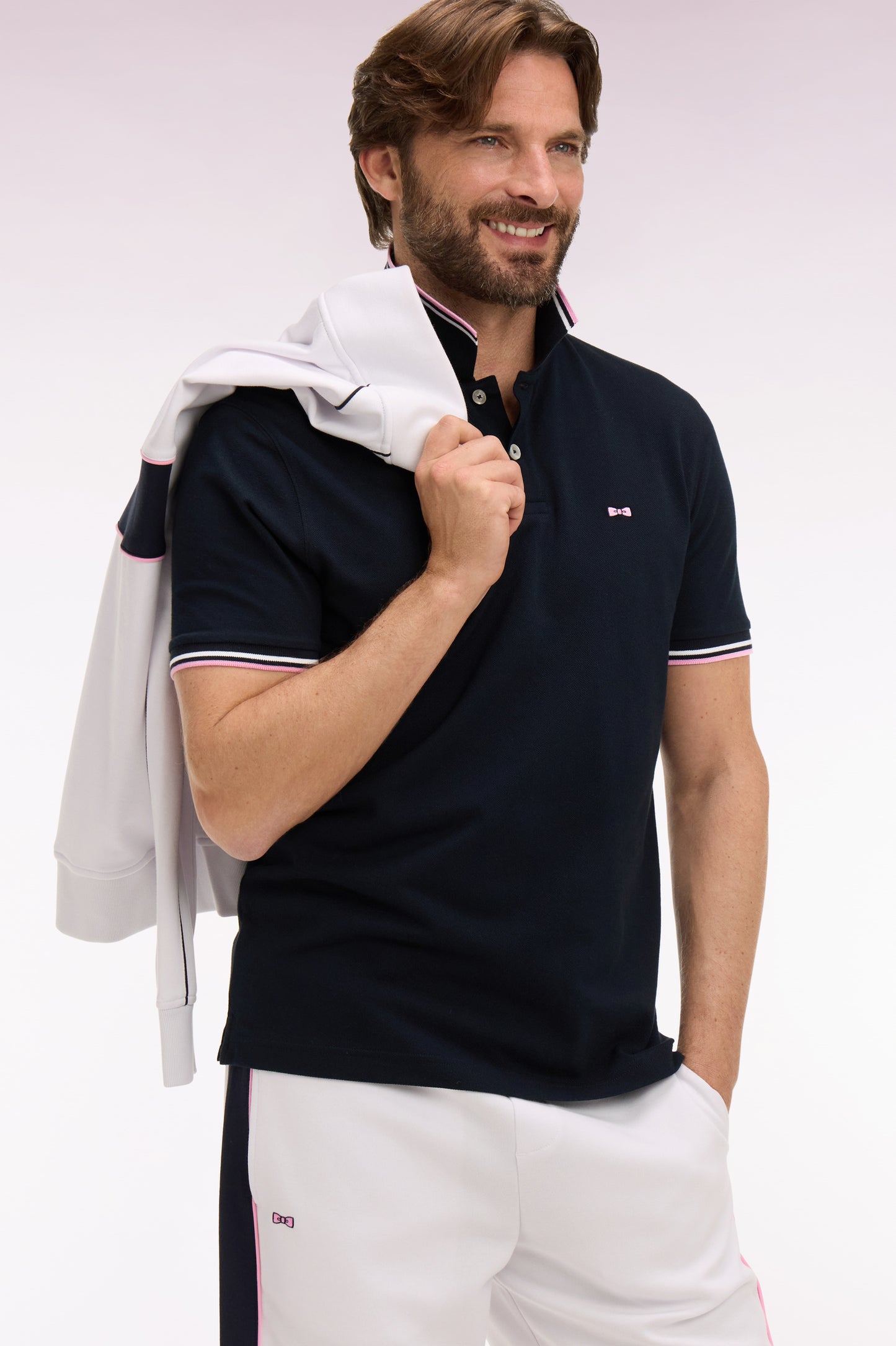 Polo manches courtes en coton marine détails rayés coupe regular