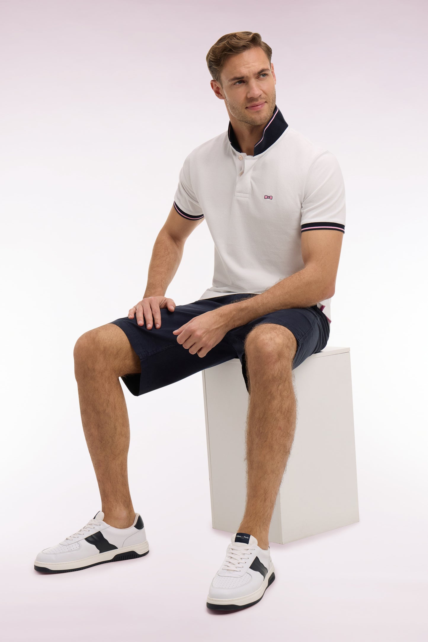 Polo à manches courtes en piqué coton blanc broderie marine