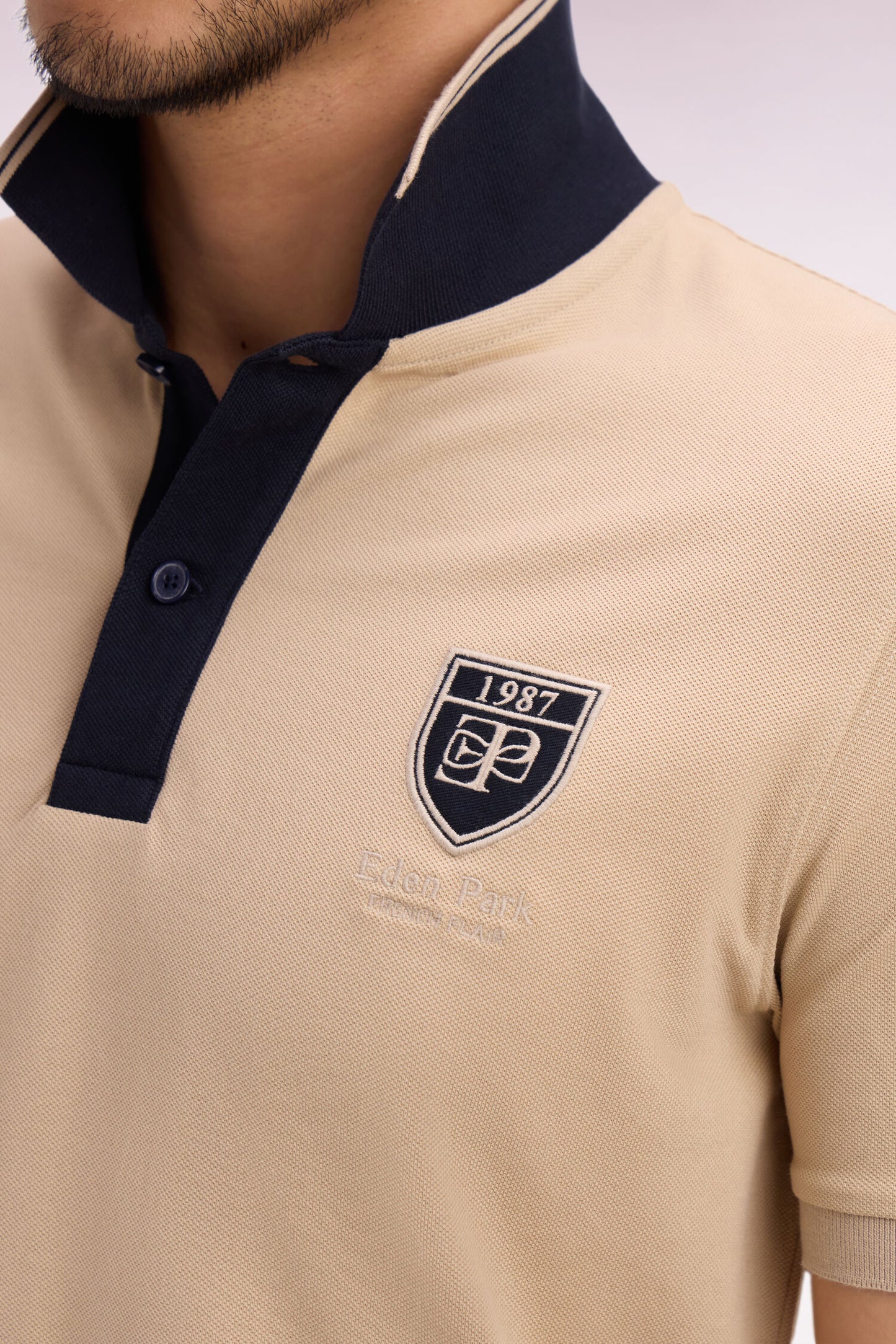 Polo à manches courtes en piqué coton beige écusson EP