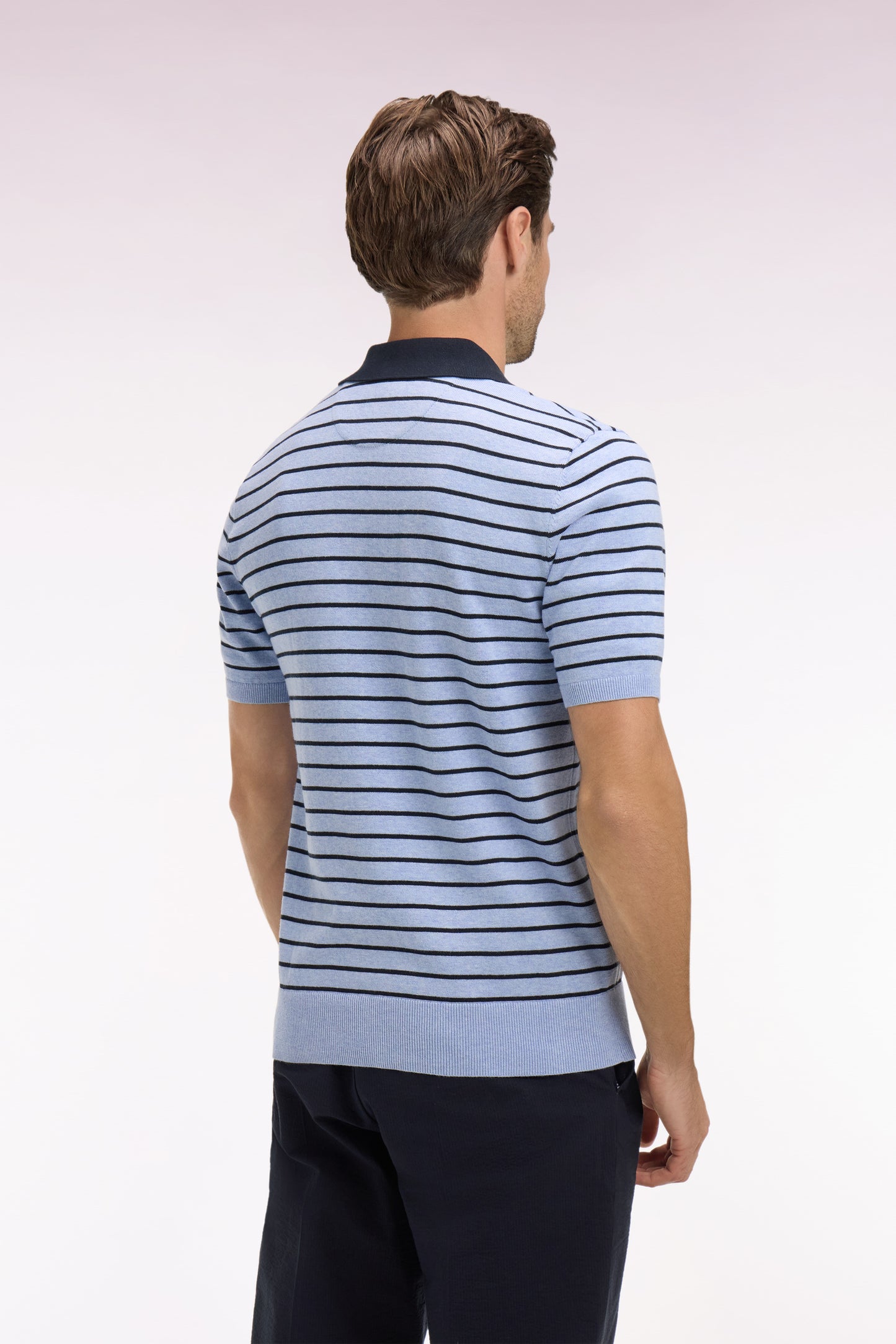 Pull manches courtes à col polo en coton ciel rayé