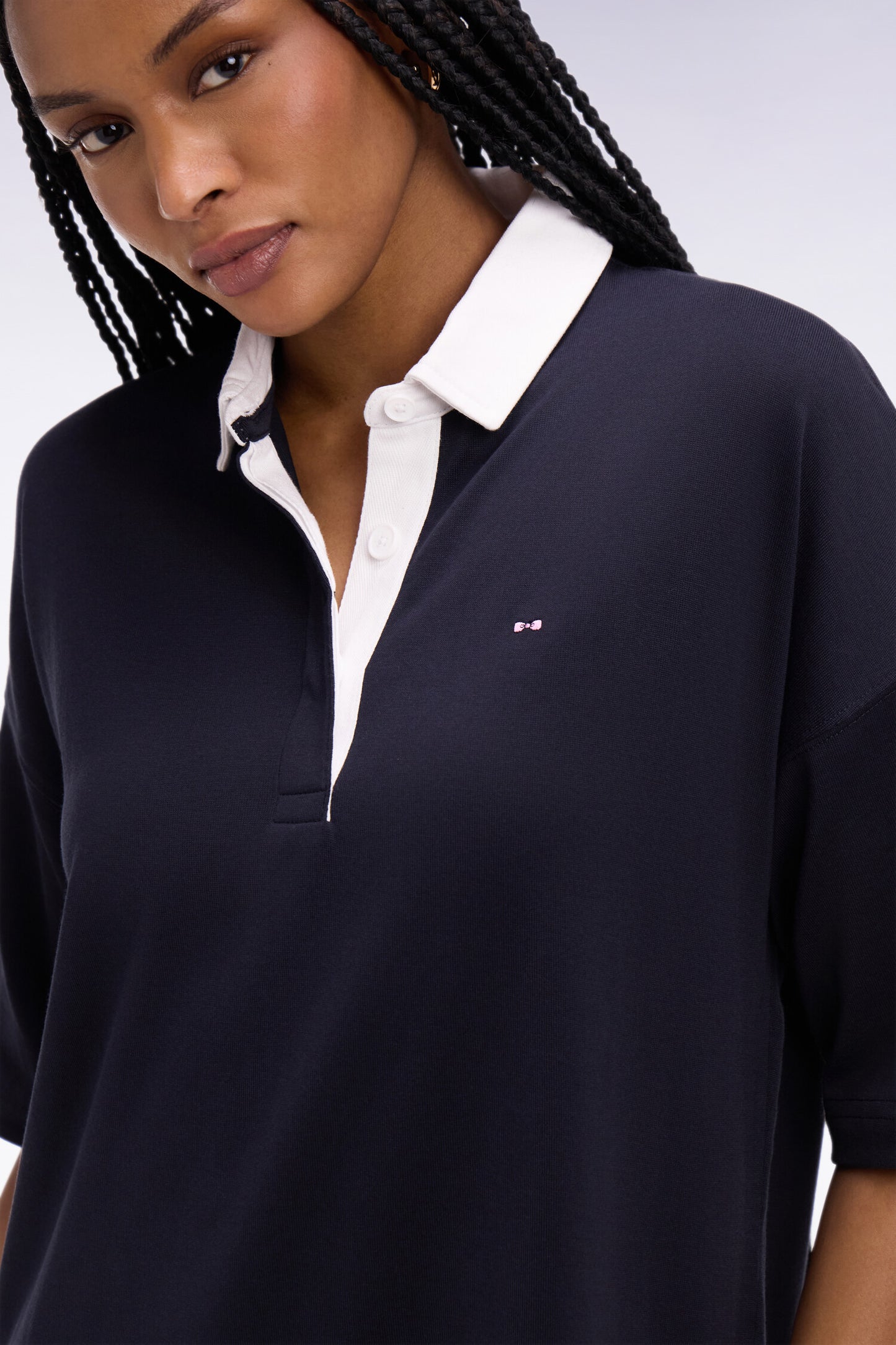 Robe polo en coton marine à col blanc