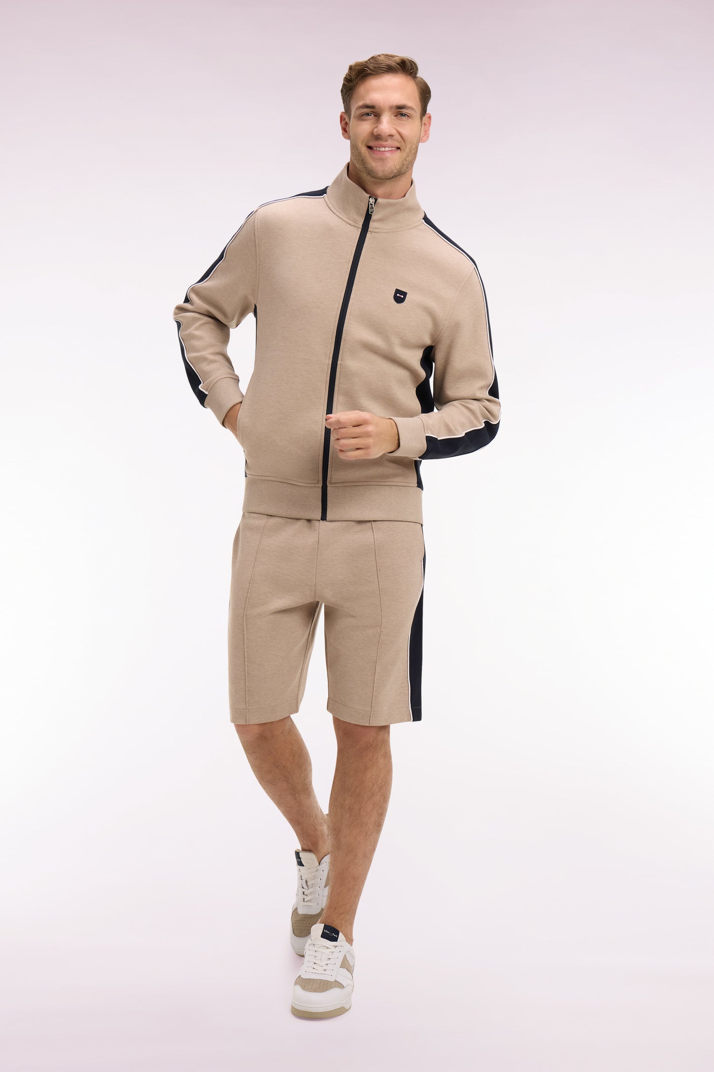 Short en interlock à découpes beige et marine