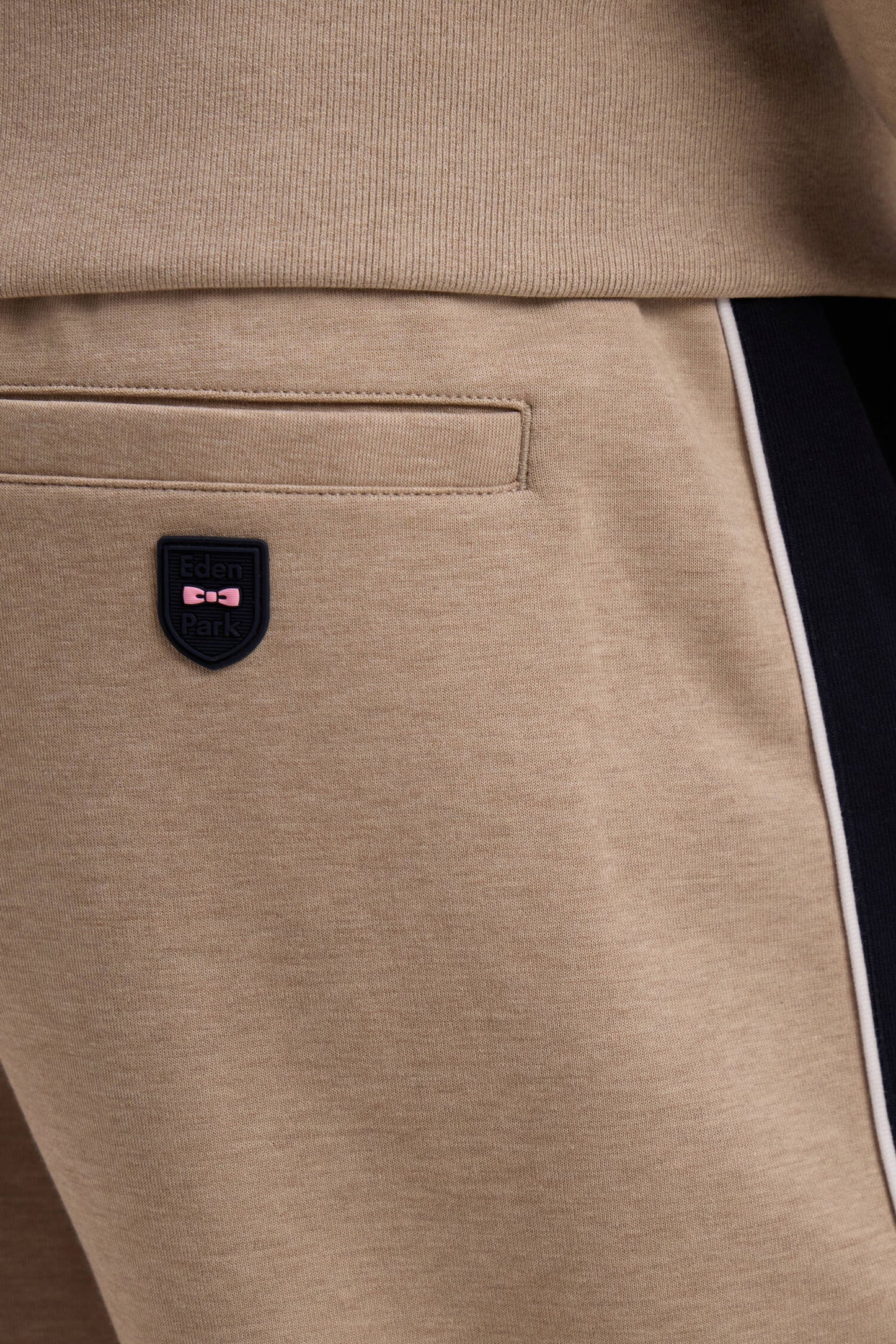 Short en interlock à découpes beige et marine