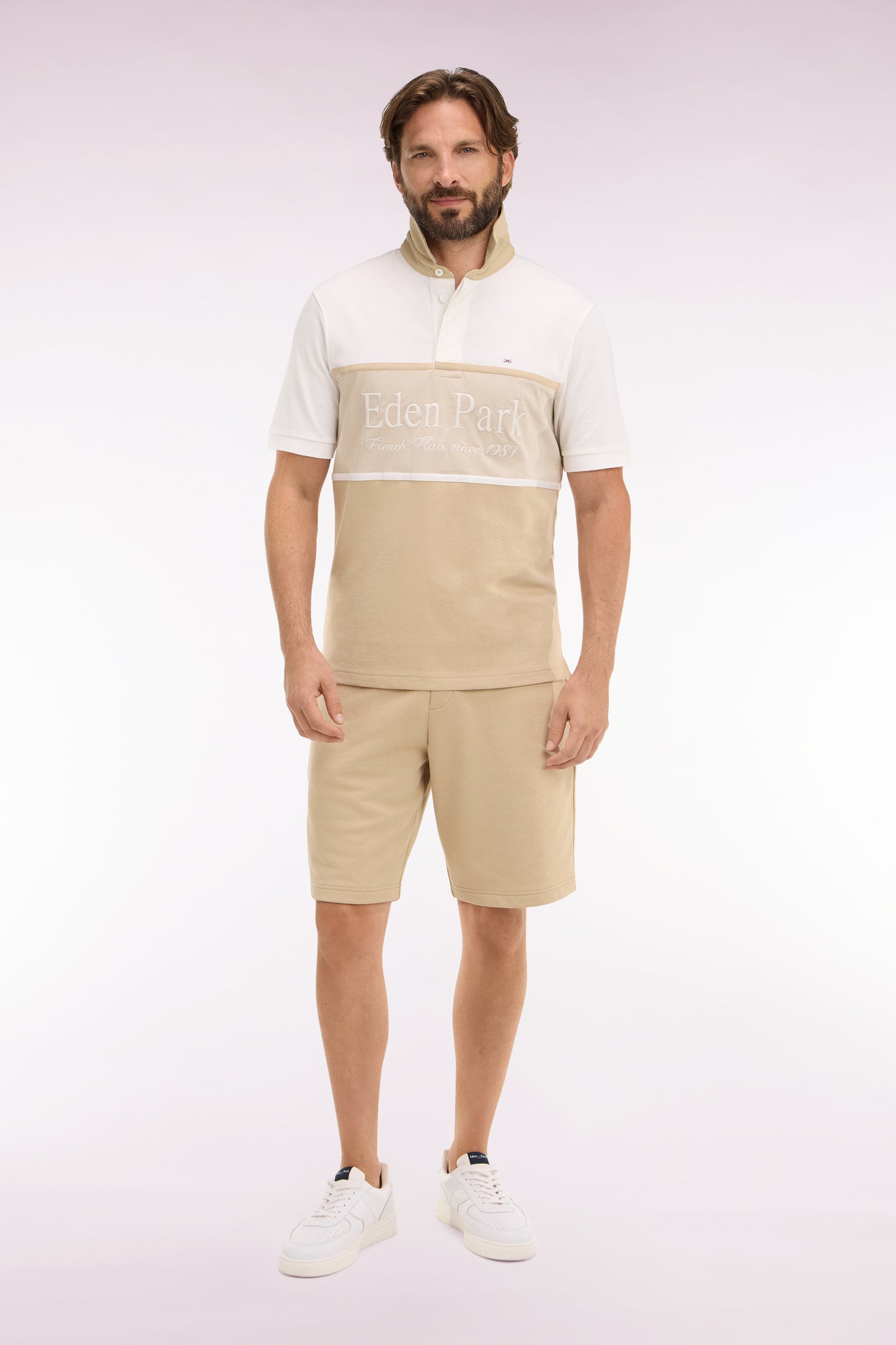 Short en molleton coton beige à broderie blason