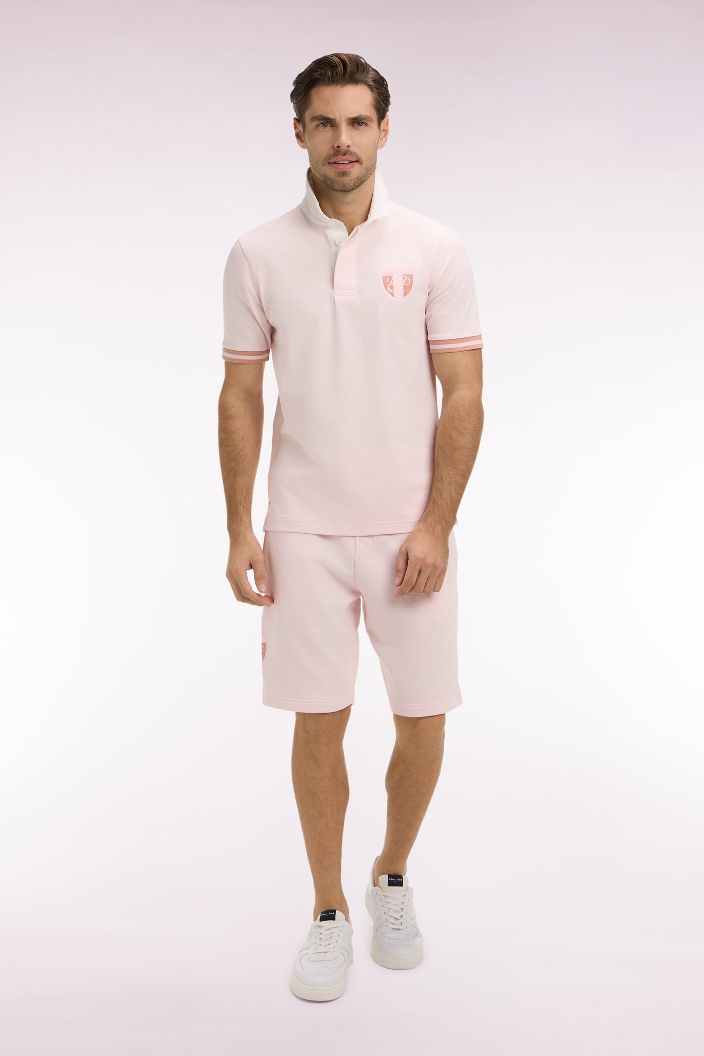 Short en molleton coton rose à broderie blason