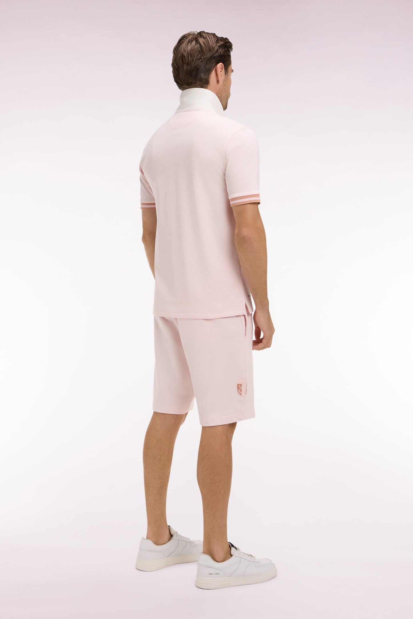 Short en molleton coton rose à broderie blason