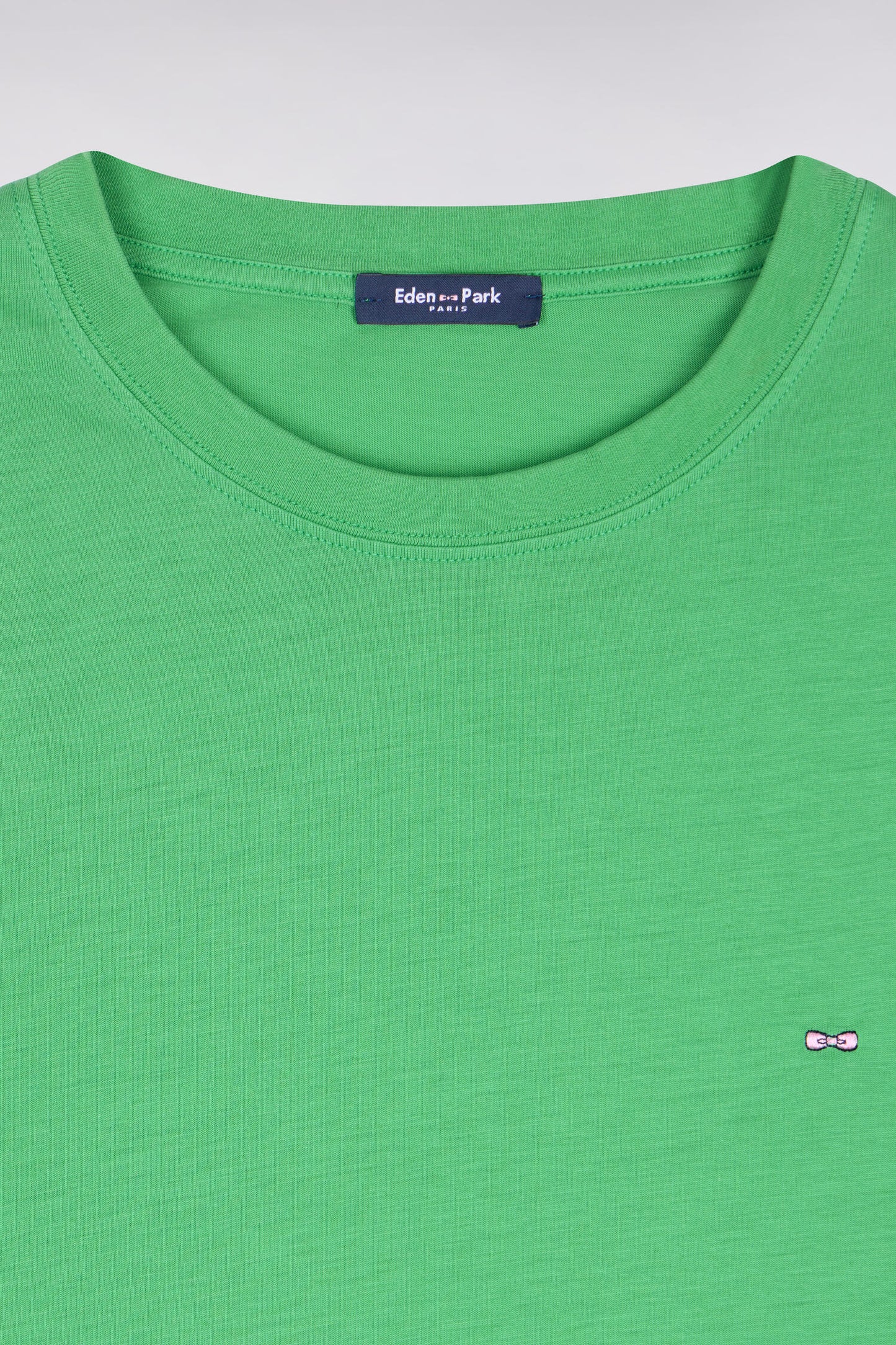Regular fit short-sleeved T-shirt in grass green lyocell and cotton