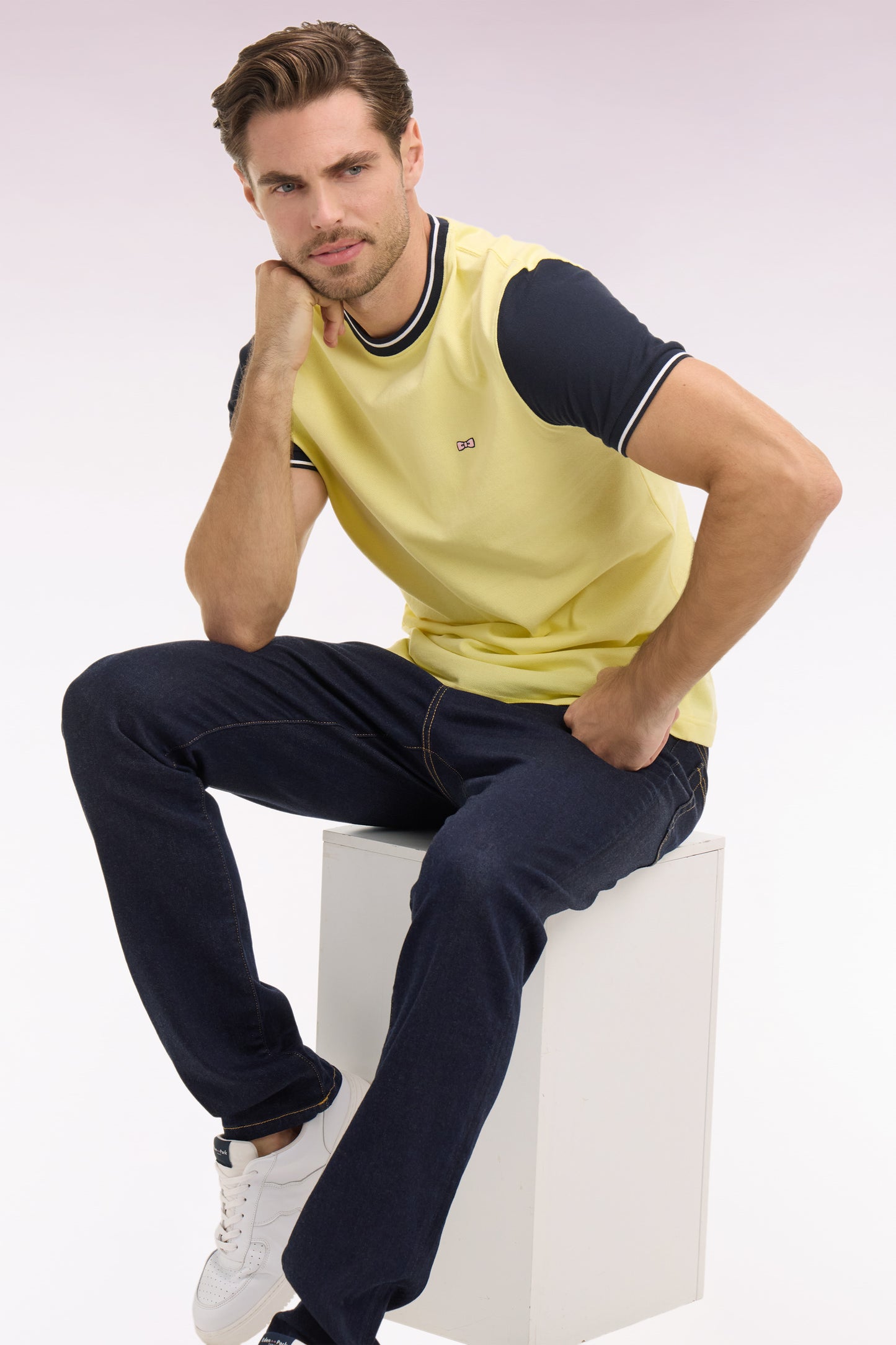 T-shirt à manches courtes en coton jaune bicolore brodé coupe regular