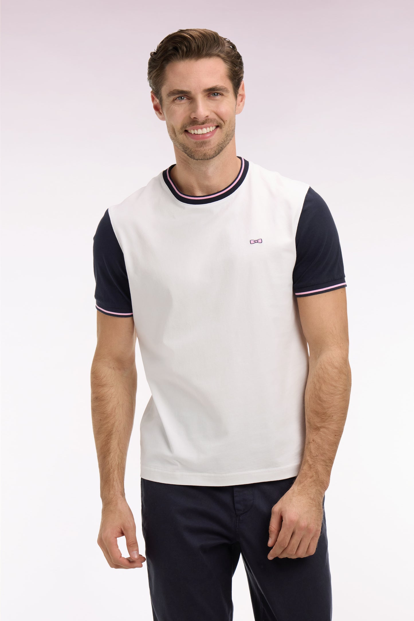 T-shirt à manches courtes en coton blanc manches marine coupe regular