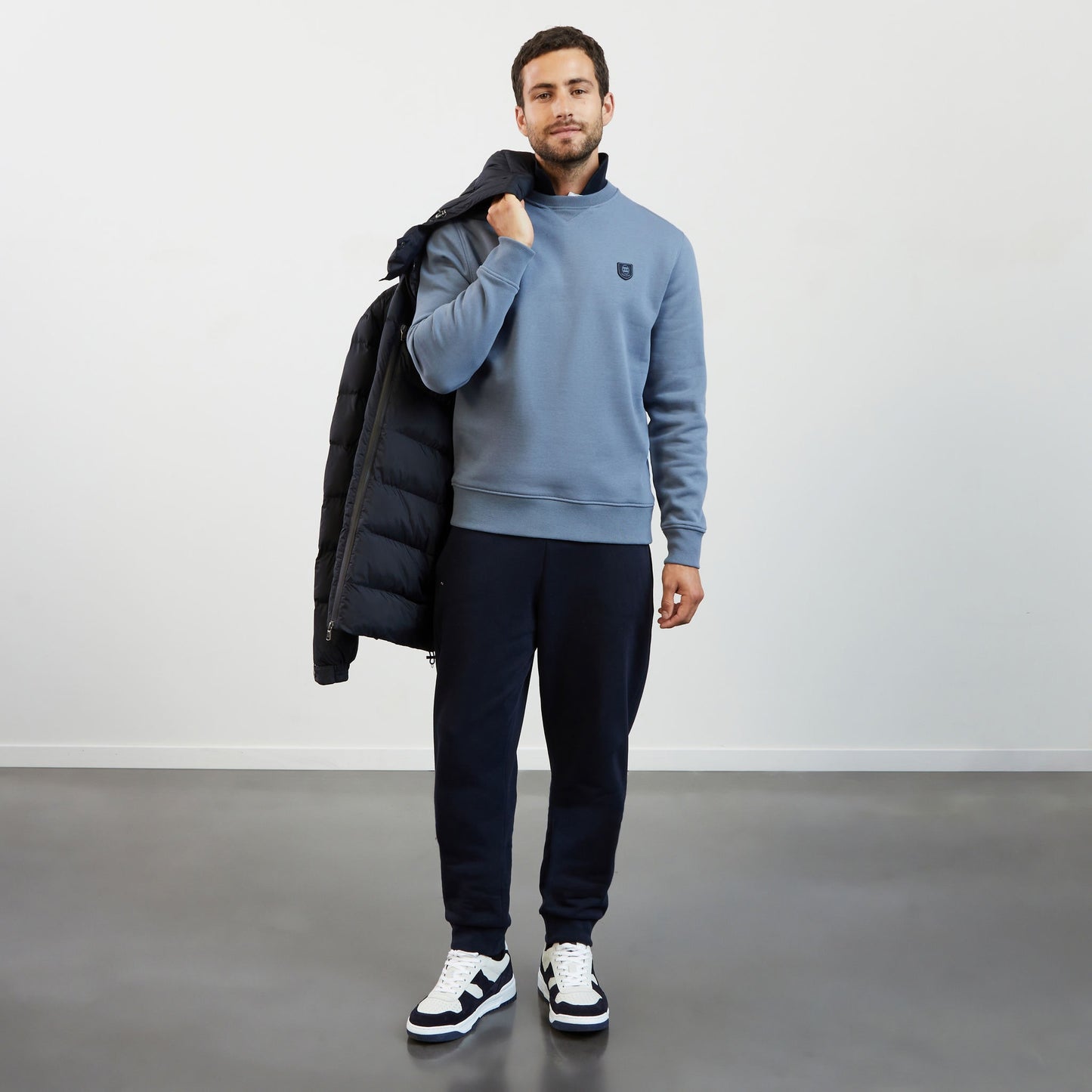 Plain blue round-neck sweatshirt