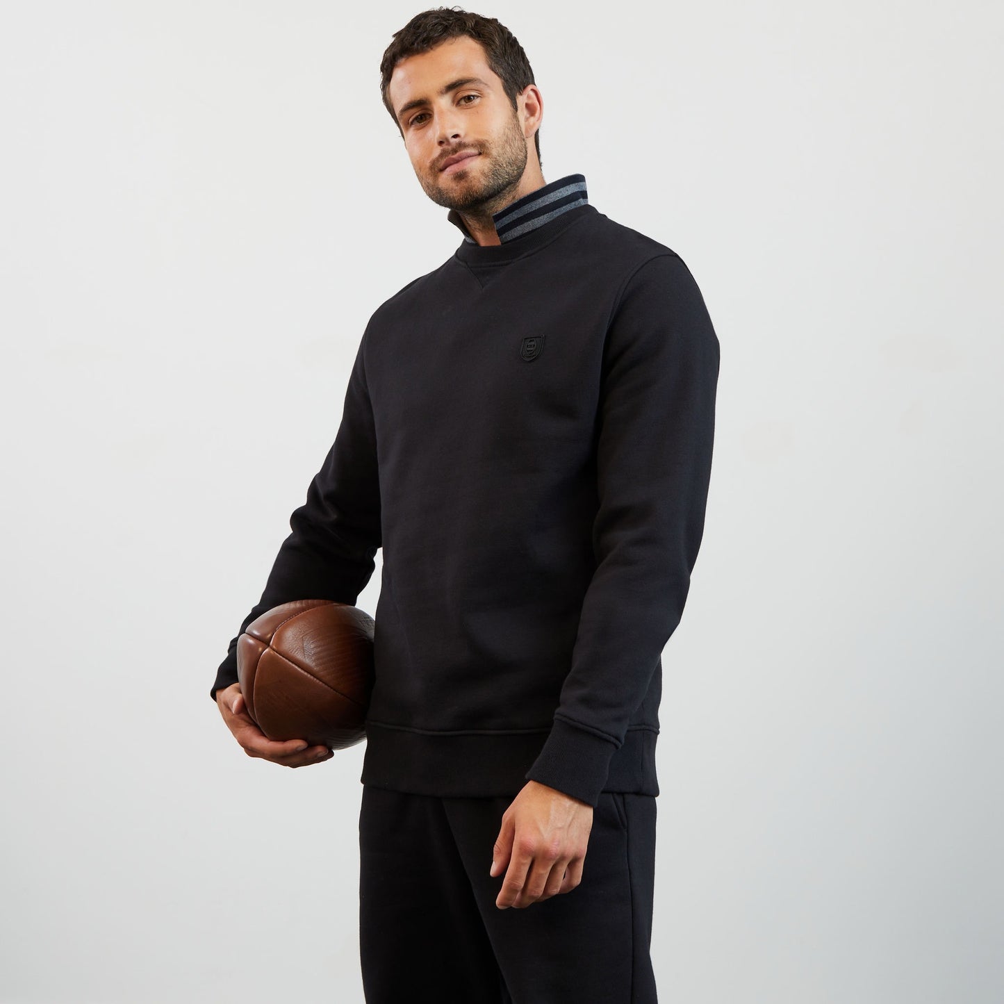 Plain black round-neck sweatshirt