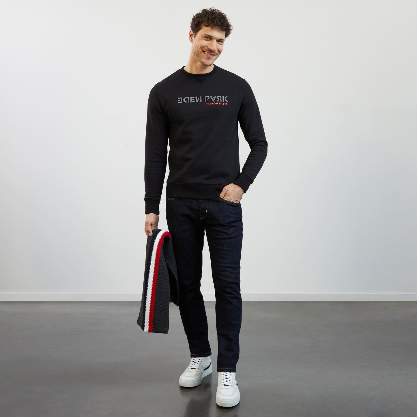 Black round-neck sweatshirt