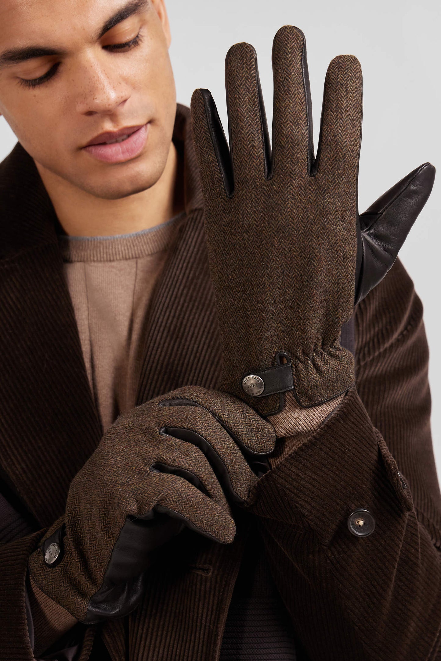 Brown smooth leather gloves