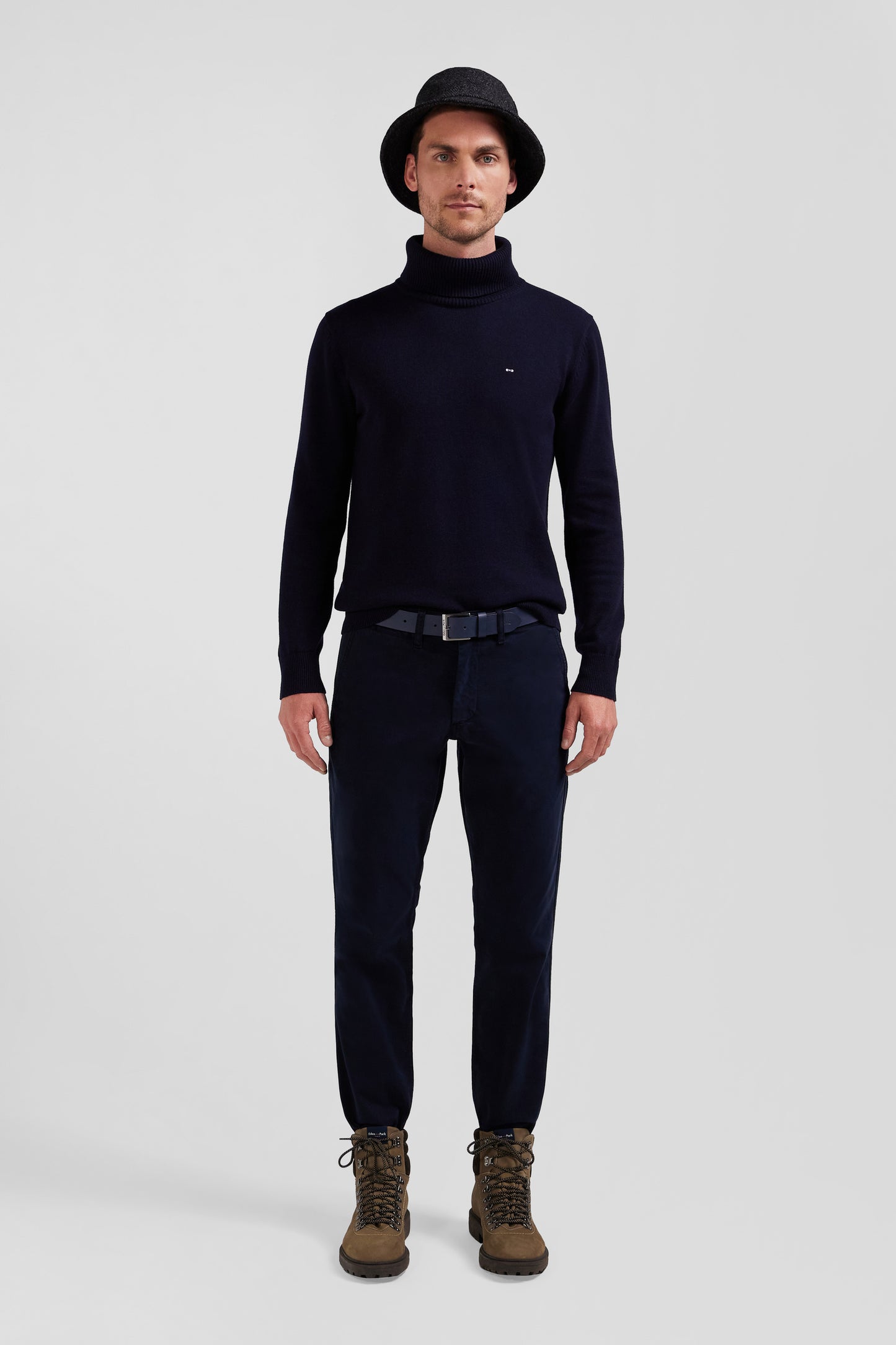 Regular navy blue chino trousers in stretch cotton gabardine