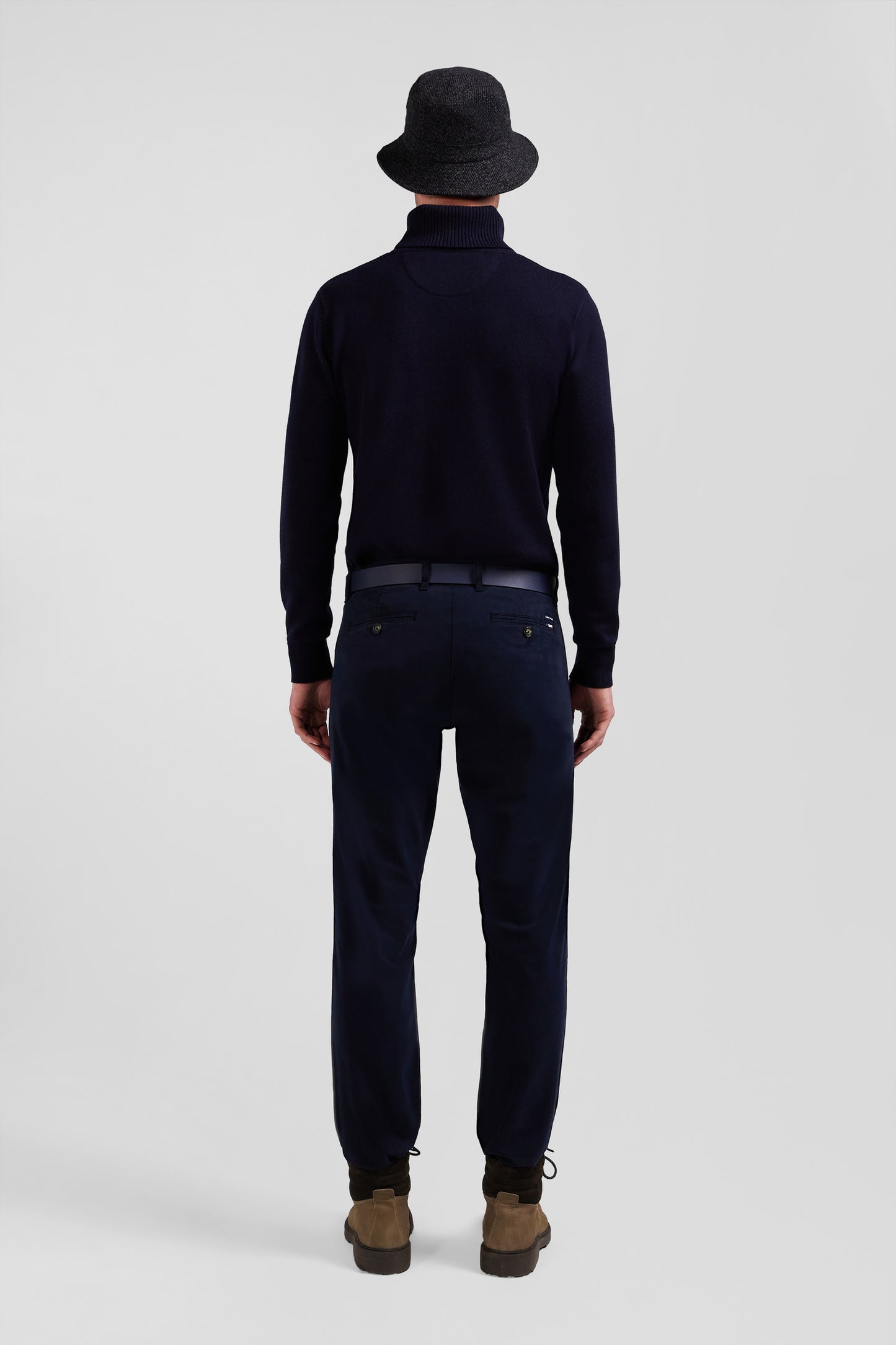 Regular navy blue chino trousers in stretch cotton gabardine