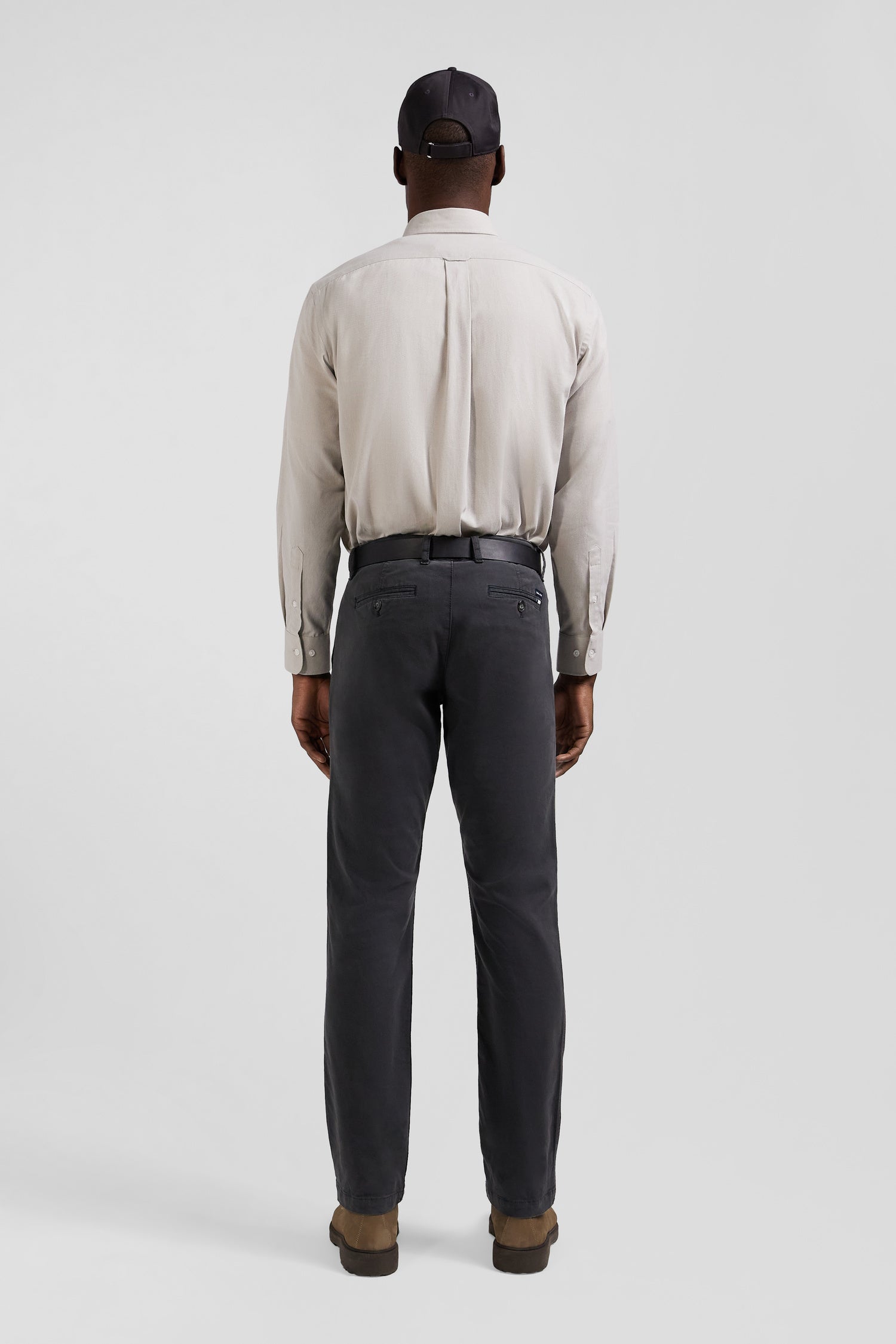 Regular anthracite grey chino trousers in stretch cotton gabardine