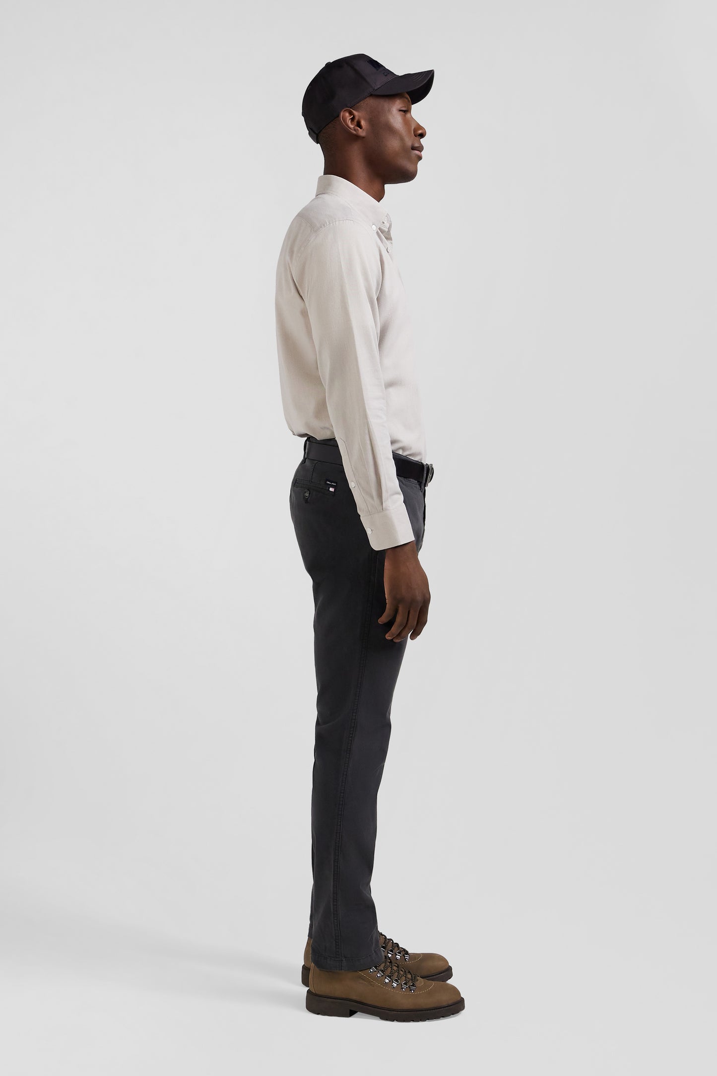 Regular anthracite grey chino trousers in stretch cotton gabardine