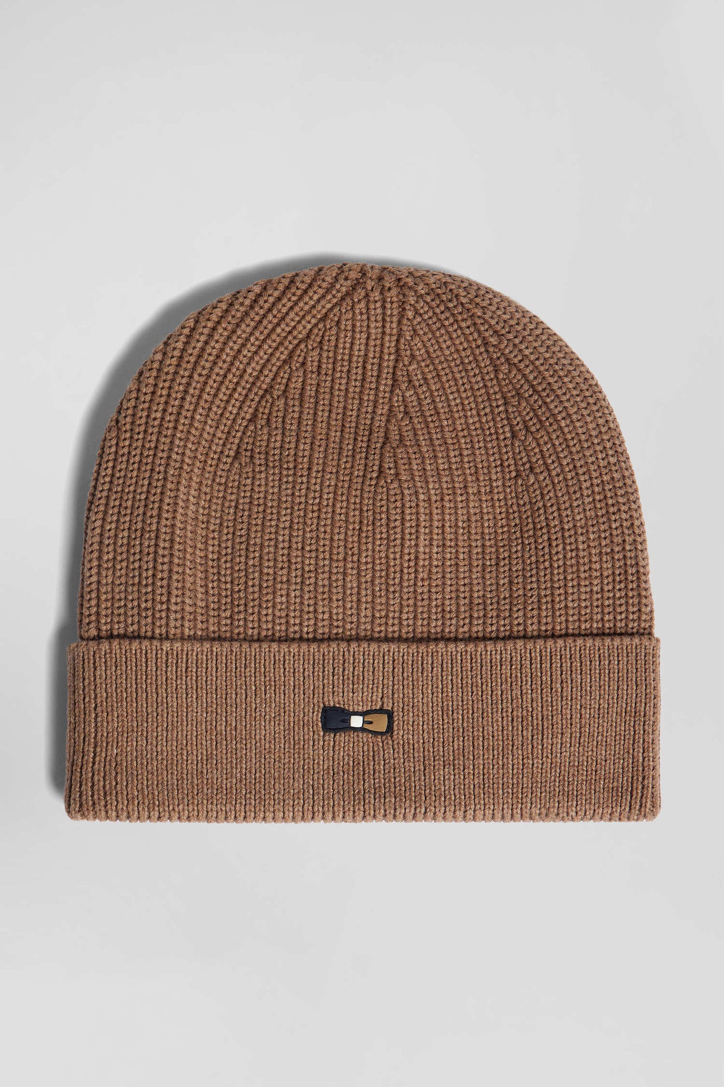 Knitted hat in hazelnut cotton with tricolored details