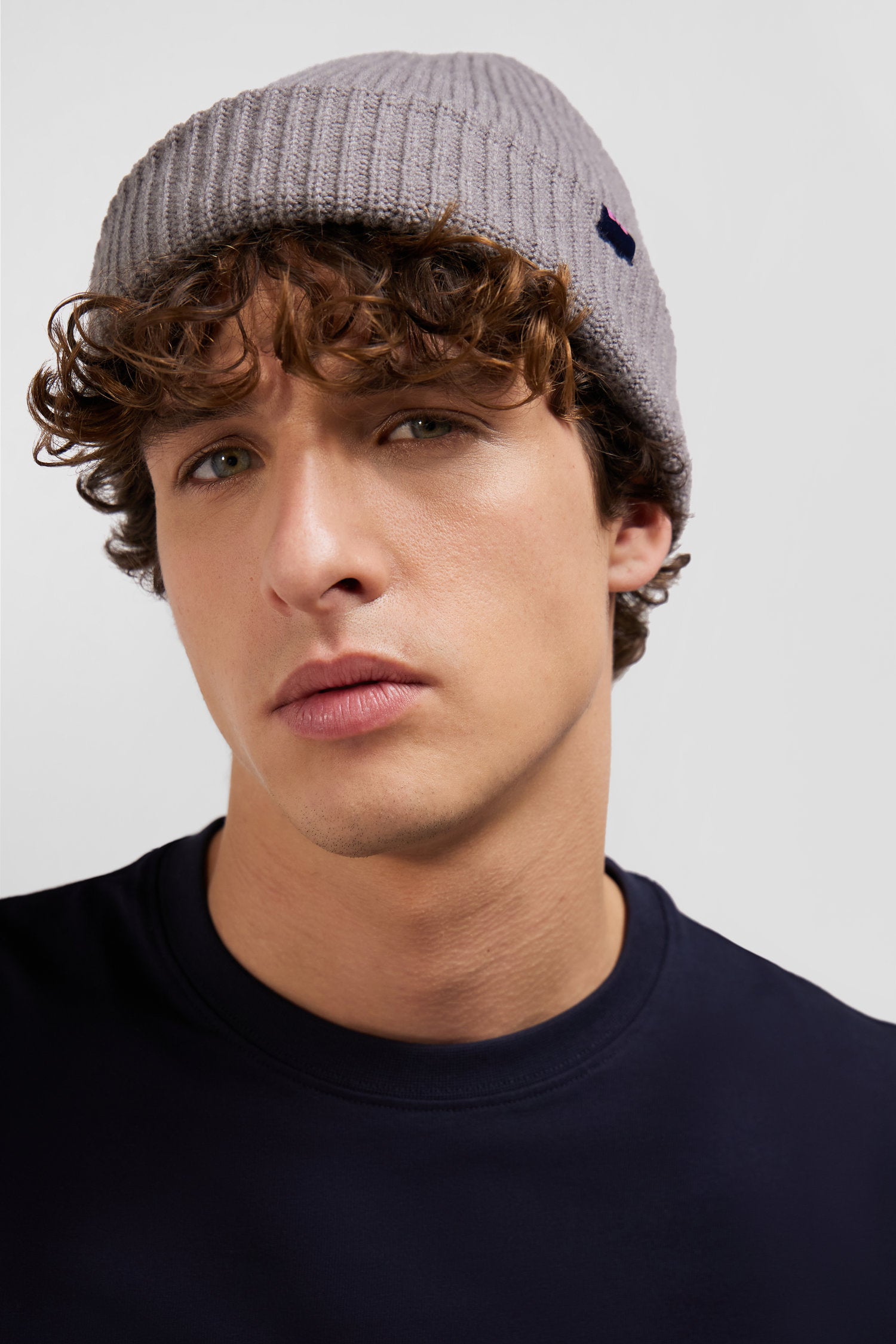 Mottled grey knitted beanie with bow tie embroidery