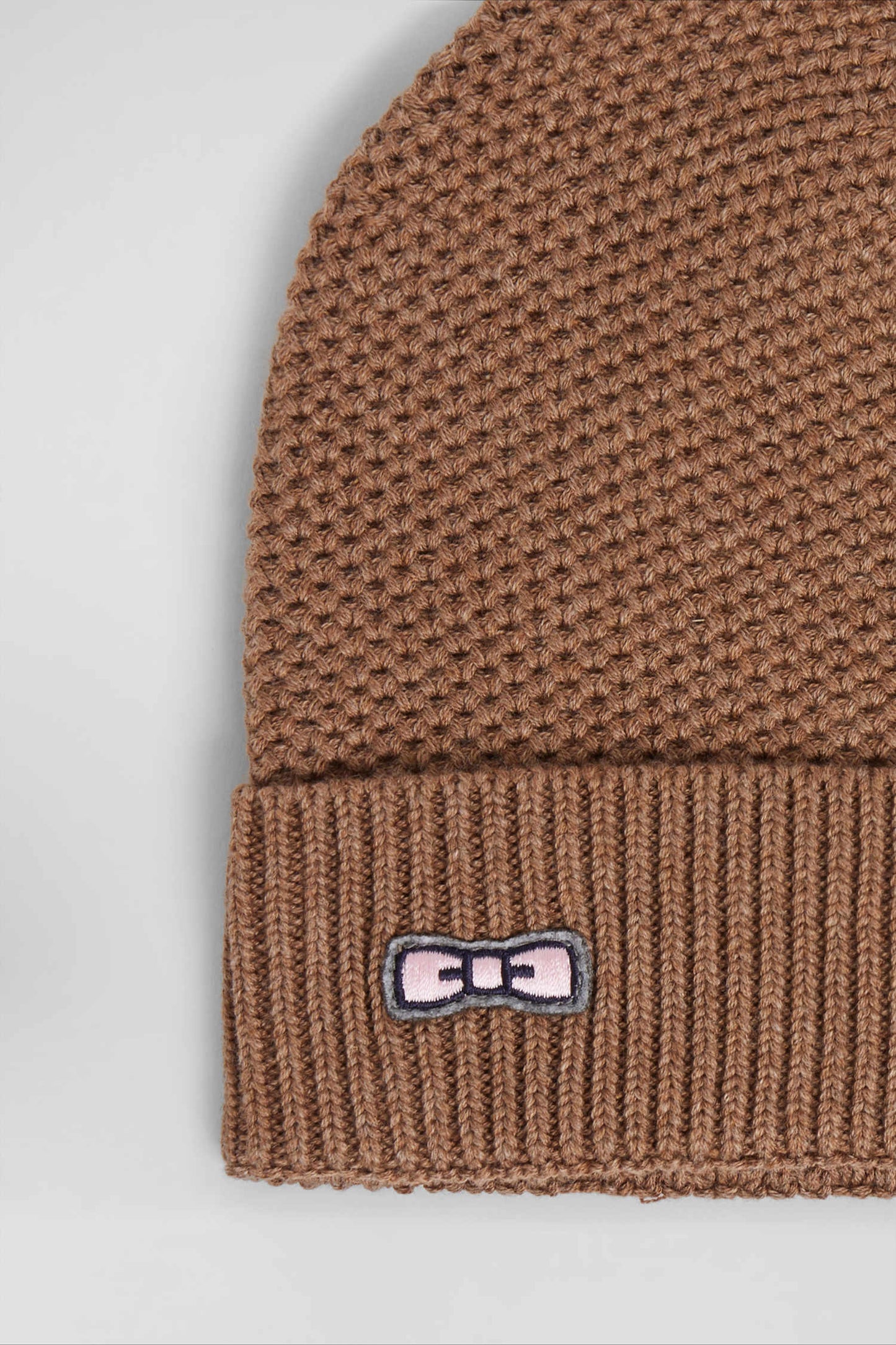 Plain camel cotton beanie with bow tie embroidery