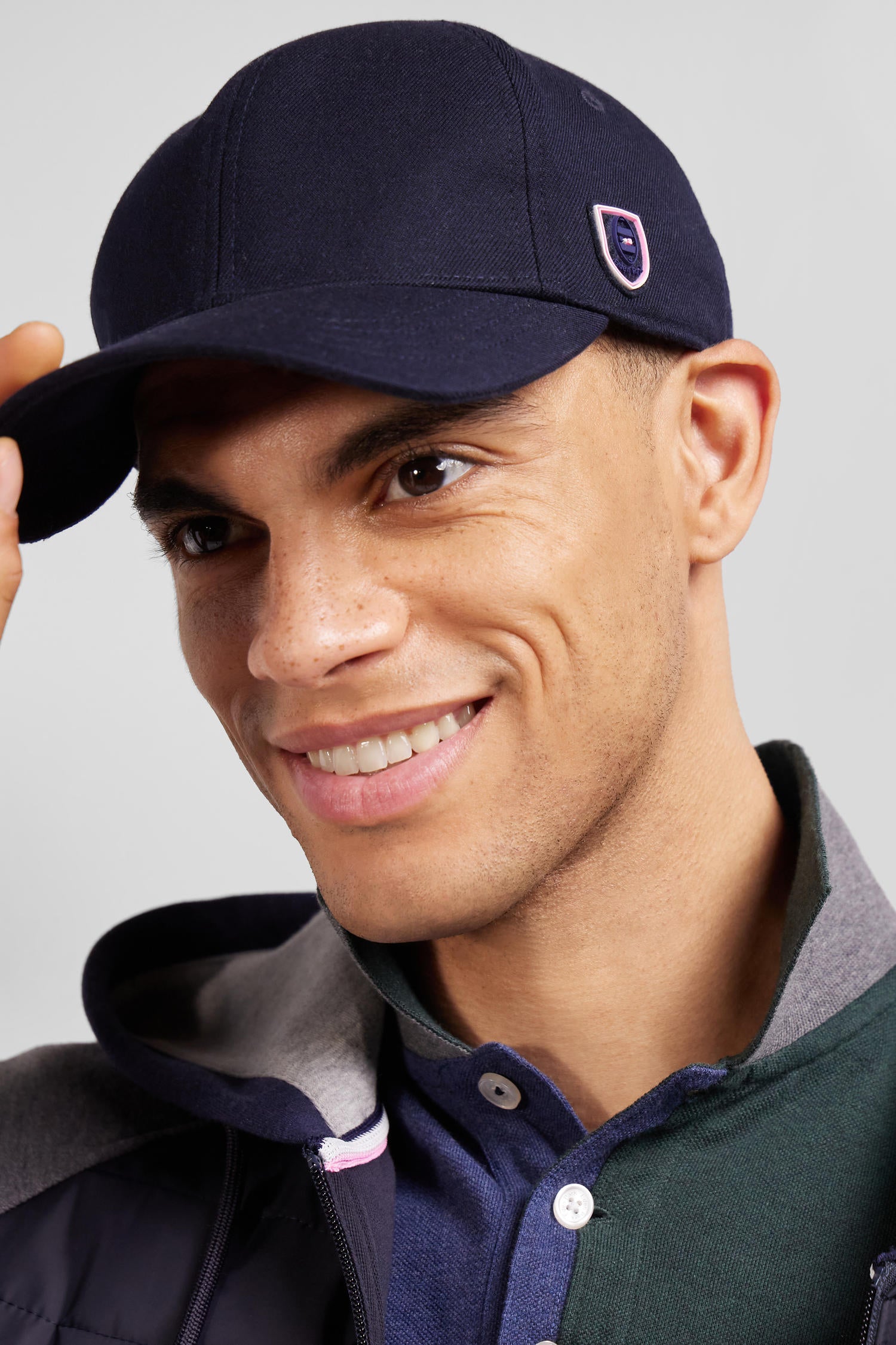 Navy blue cap with rubber badge and tricolour trim