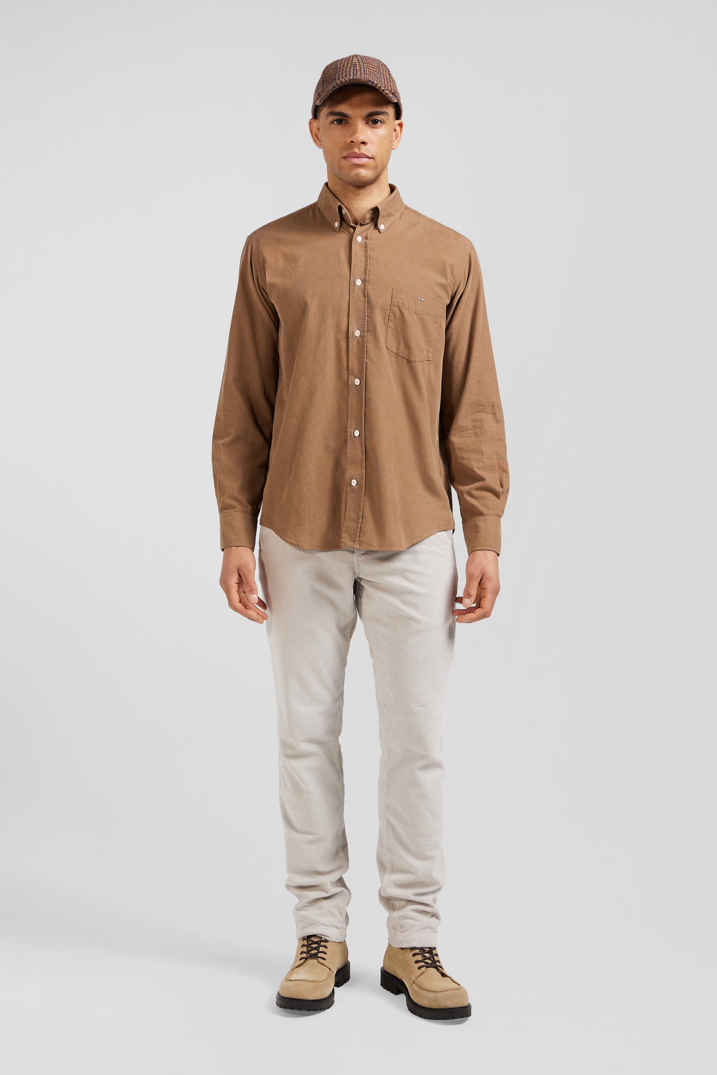 Regular plain camel cotton shirt with button-down collar and chest pocket