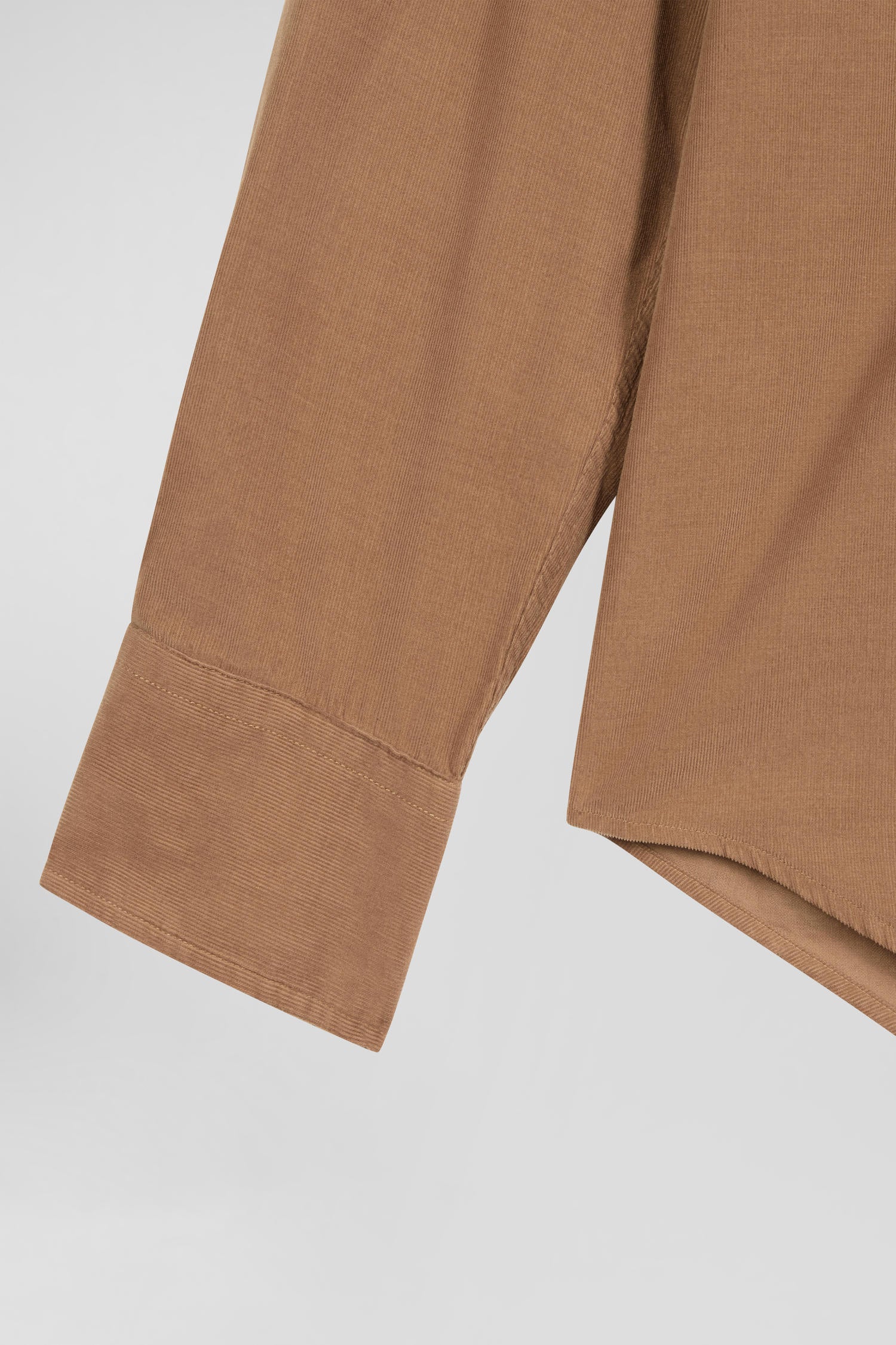 Regular plain camel cotton shirt with button-down collar and chest pocket