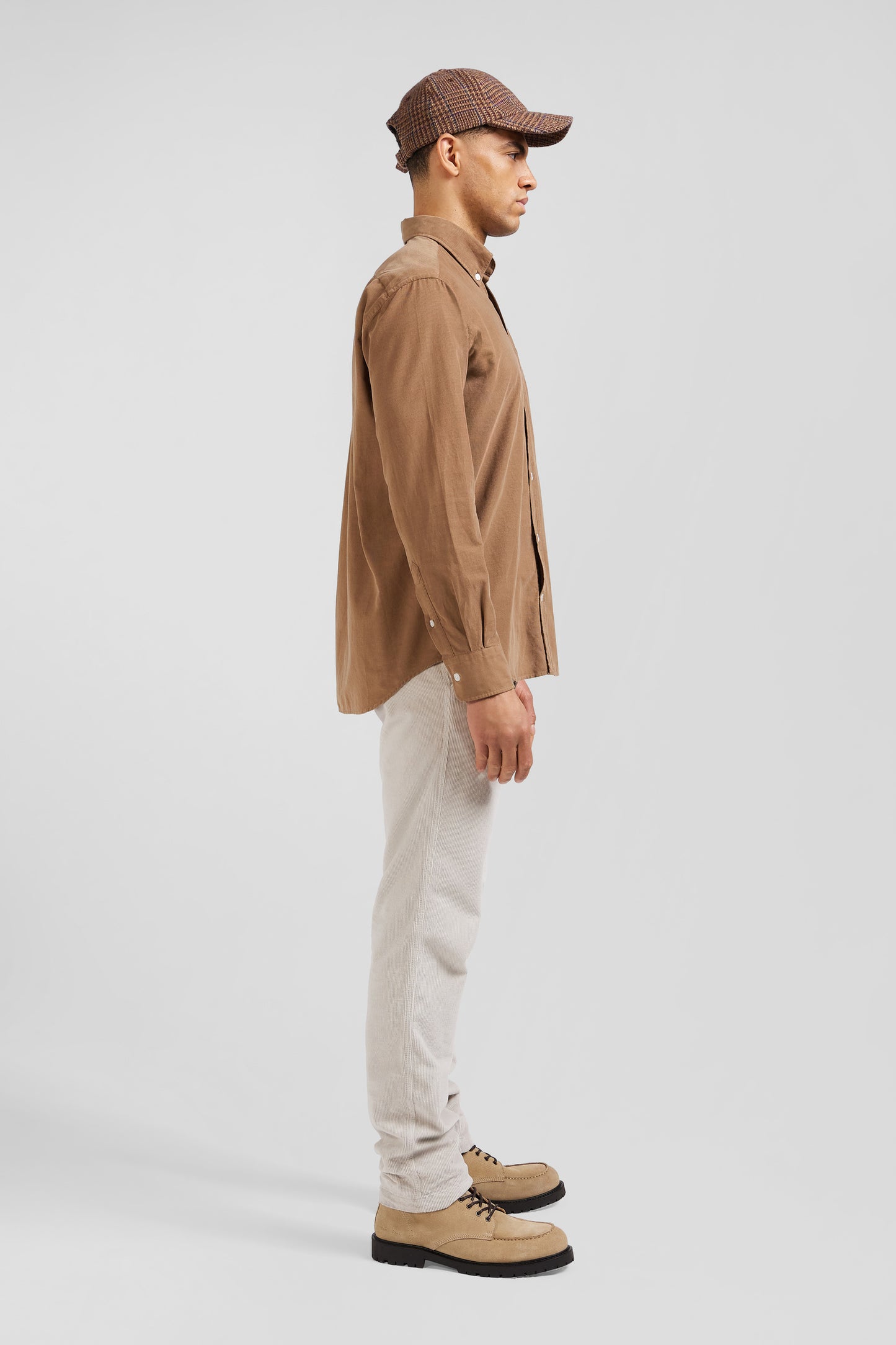 Regular plain camel cotton shirt with button-down collar and chest pocket