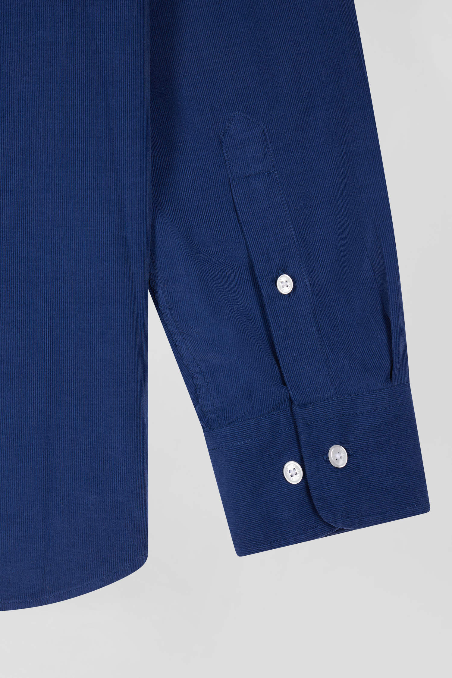 Regular plain indigo blue cotton shirt with button-down collar and chest pocket