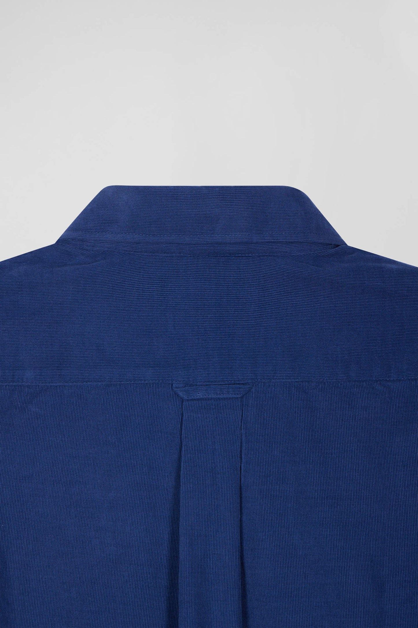 Regular plain indigo blue cotton shirt with button-down collar and chest pocket