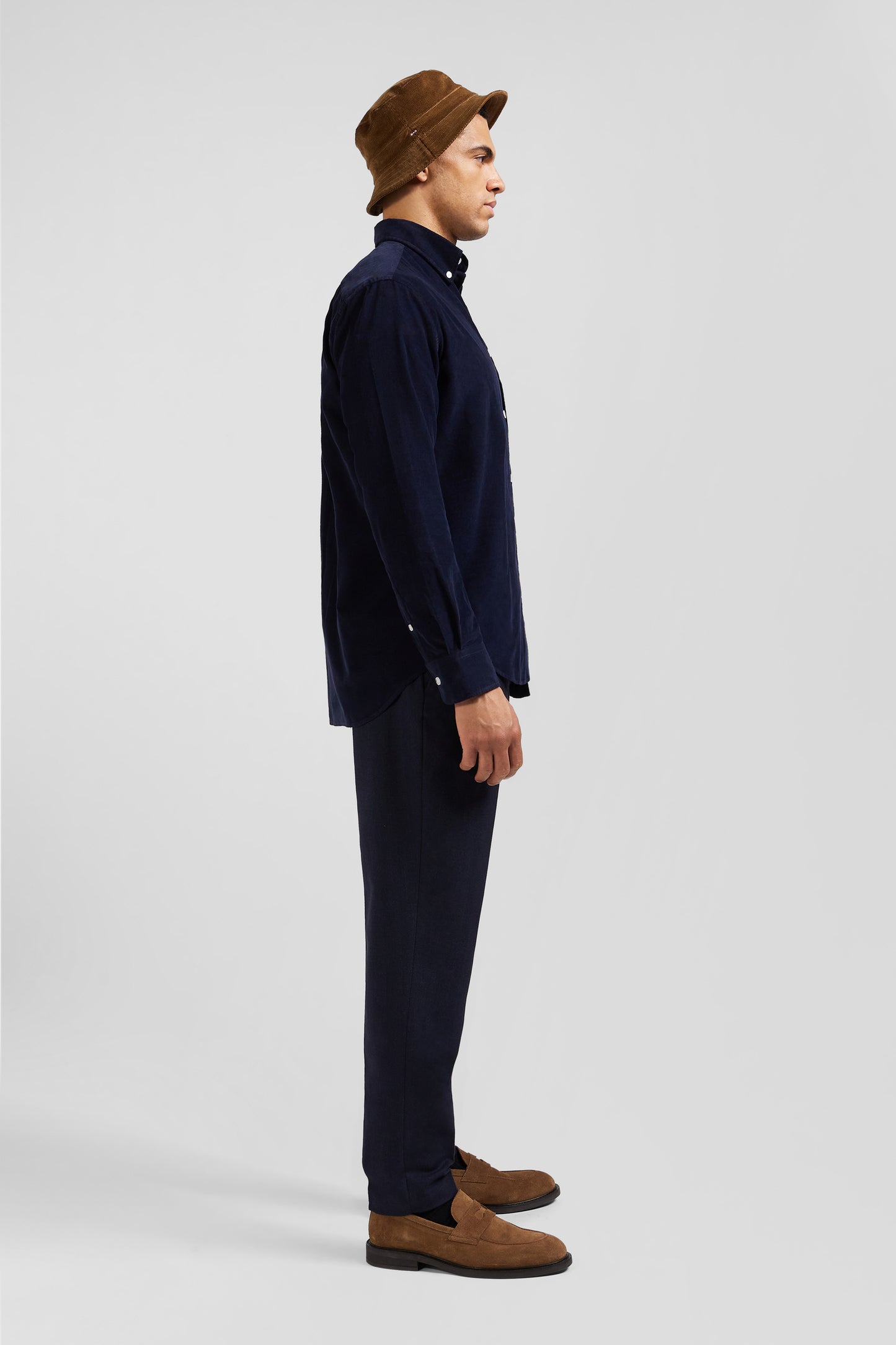 Navy corduroy shirt with button-down collar and regular-fit breast pocket