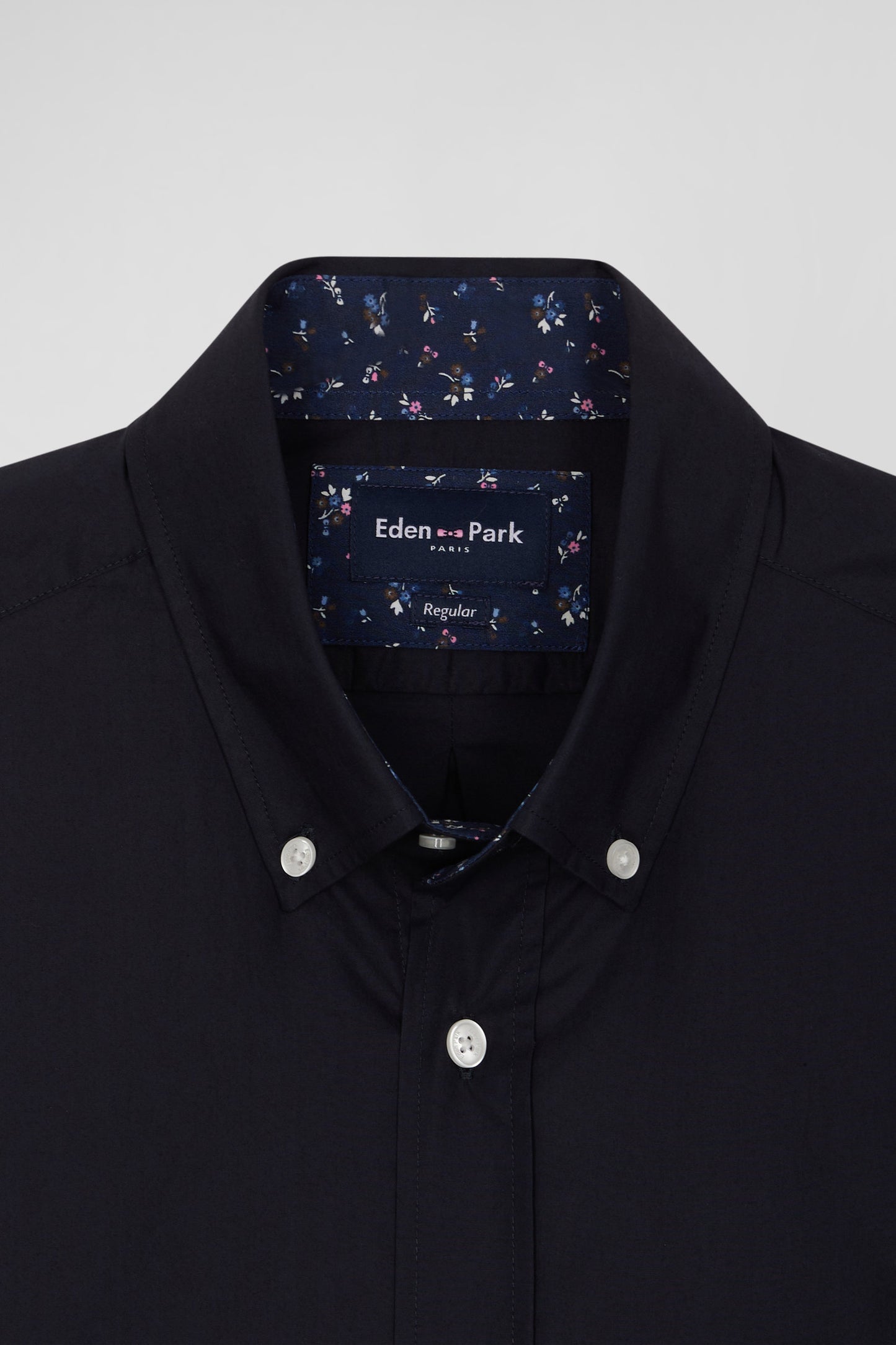 Regular navy blue cotton poplin shirt with button-down collar and printed elbow patches