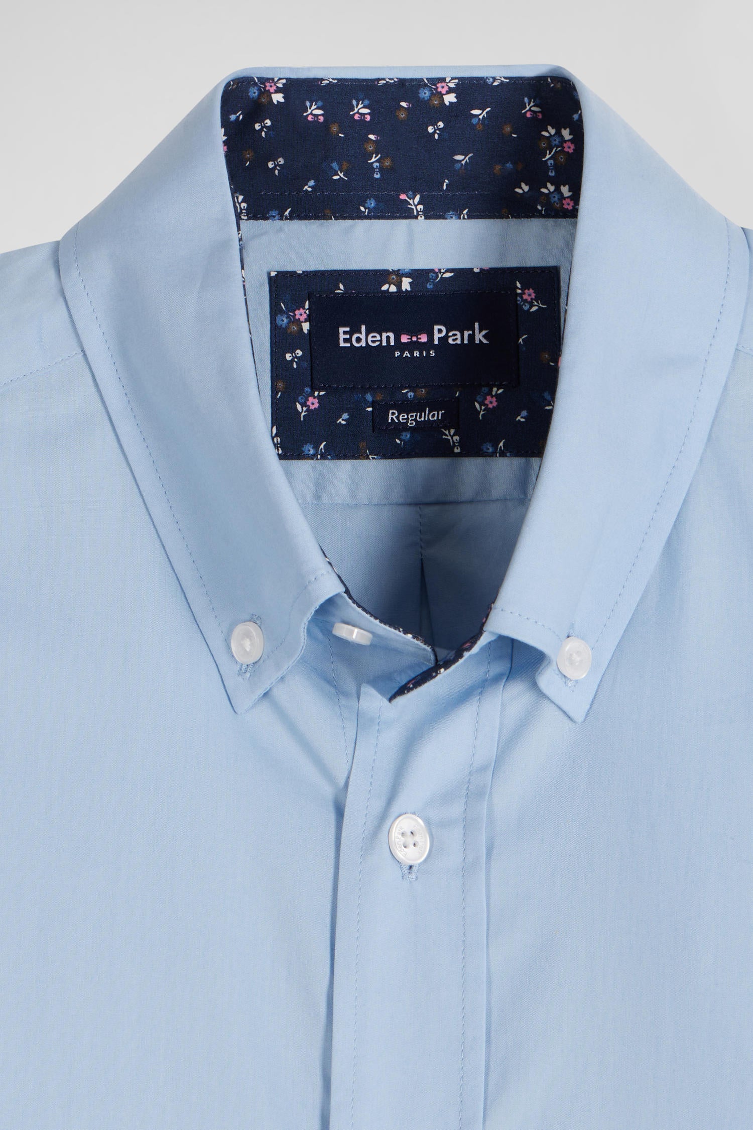 Regular sky blue cotton poplin shirt with button-down collar and printed elbow patches