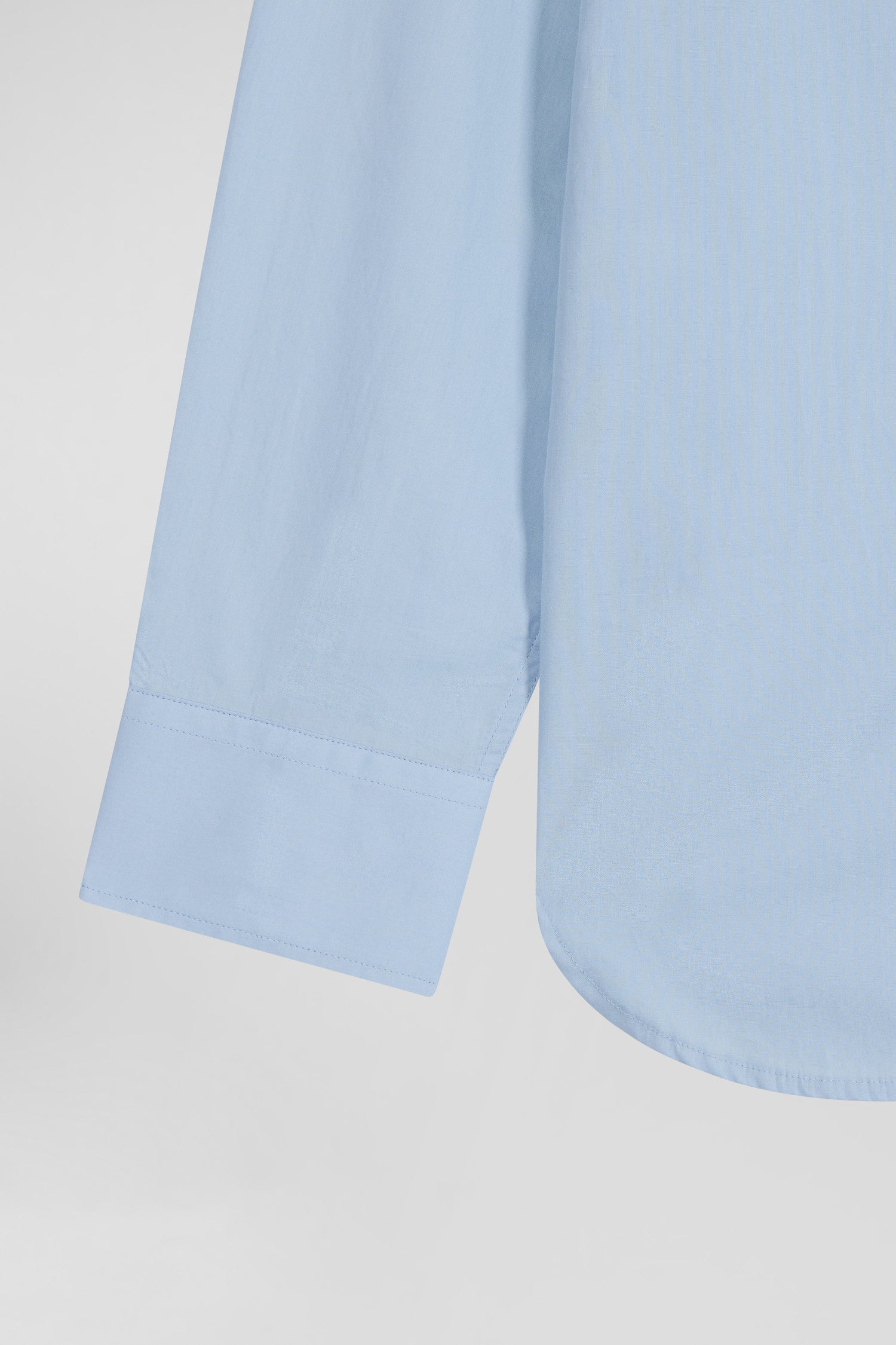 Regular sky blue cotton poplin shirt with button-down collar and printed elbow patches