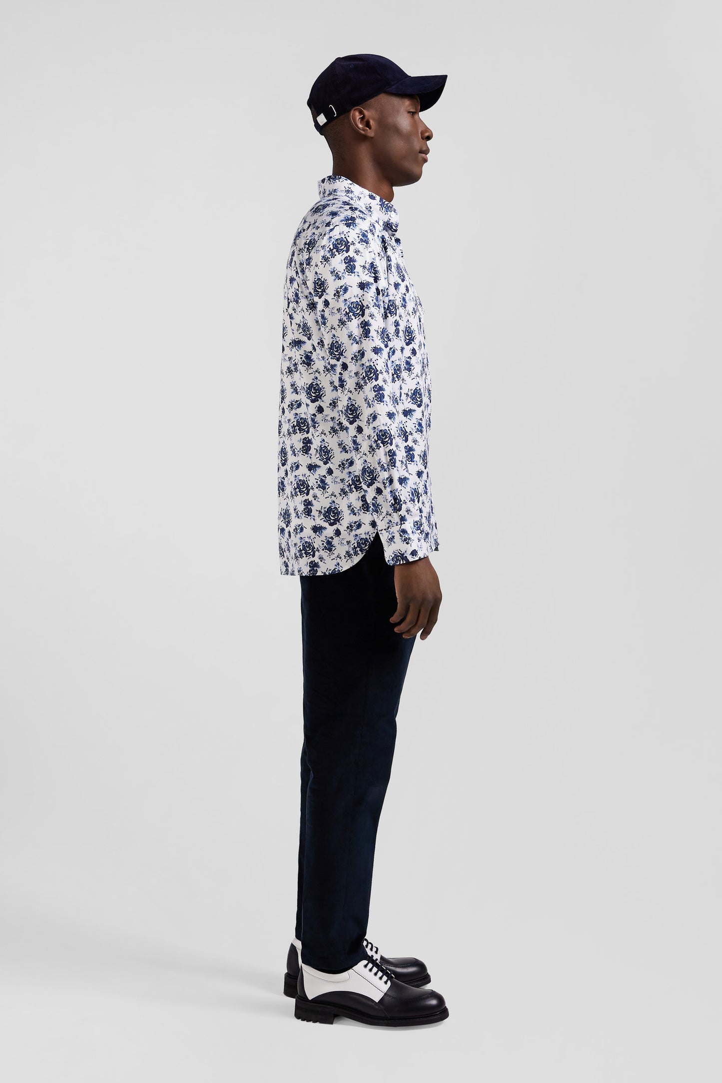 Regular white cotton twill shirt with blue floral print