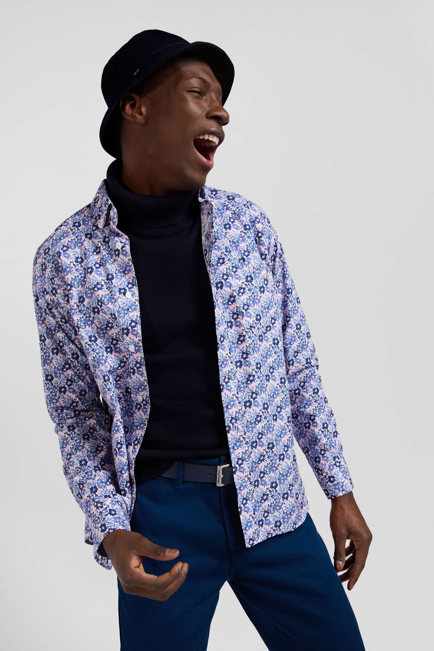 Regular blue cotton poplin shirt with floral print