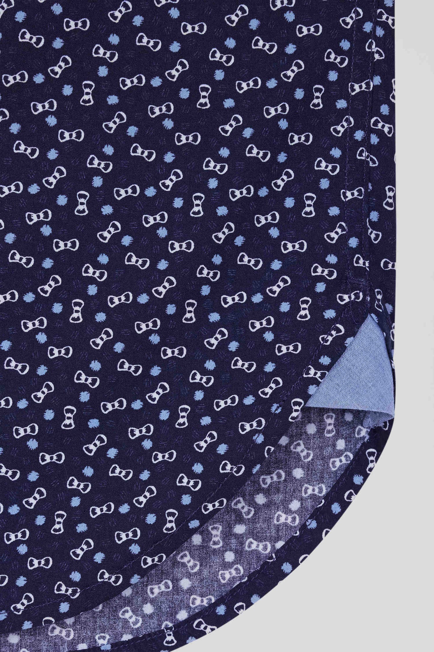 Regular navy blue cotton poplin shirt with micro bow tie print