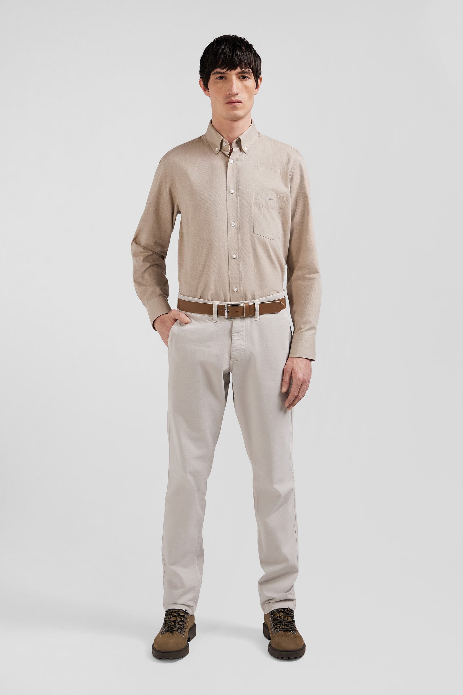 Regular plain brown cotton twill shirt with button-down collar