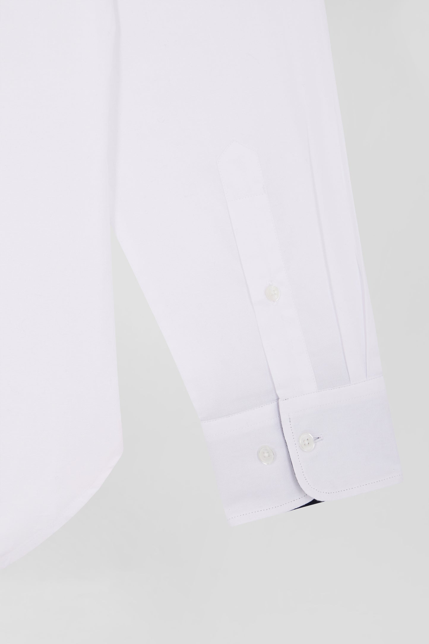 Regular white cotton shirt with back N°10 embroidery