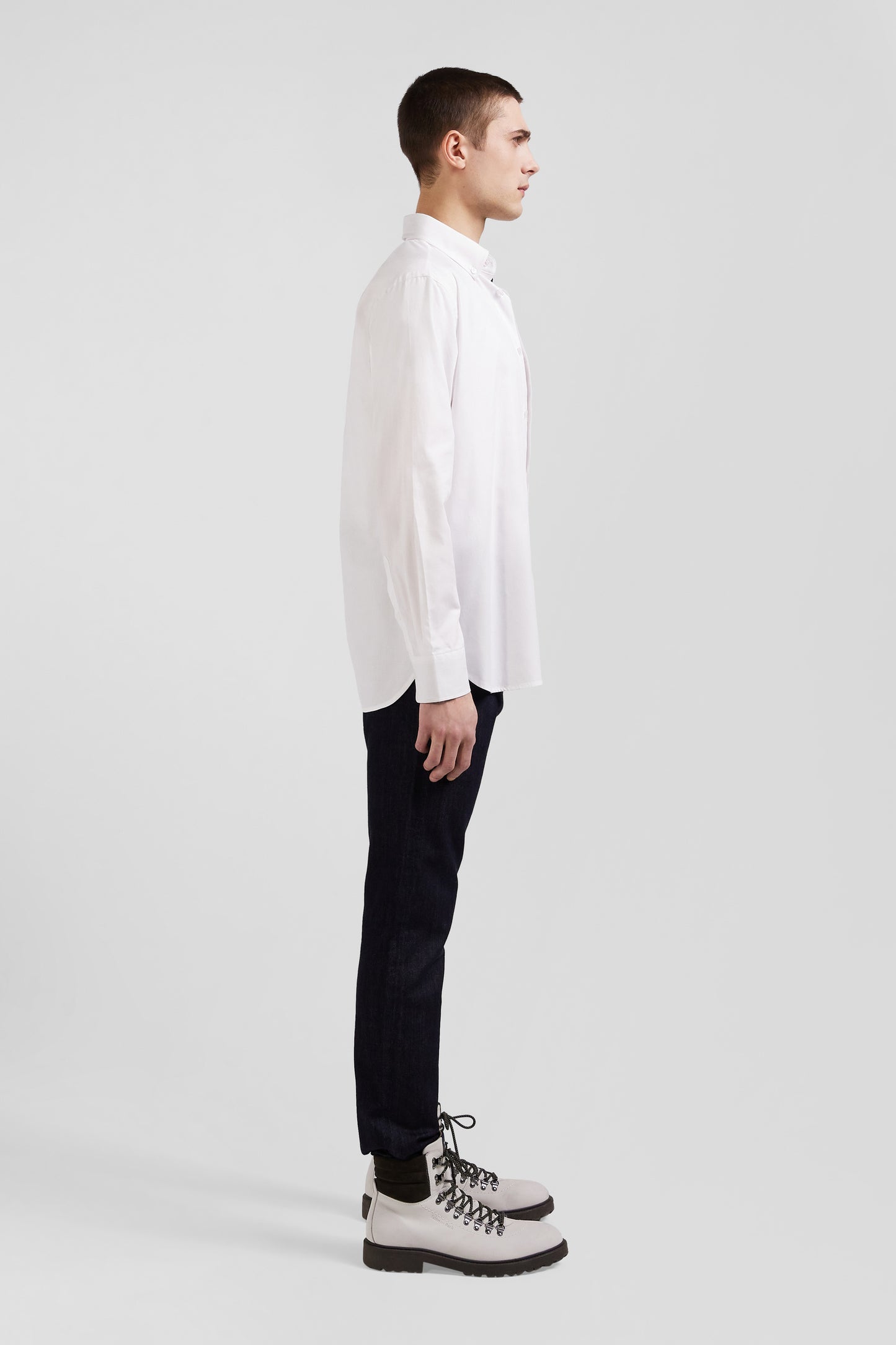 Regular white cotton shirt with back N°10 embroidery