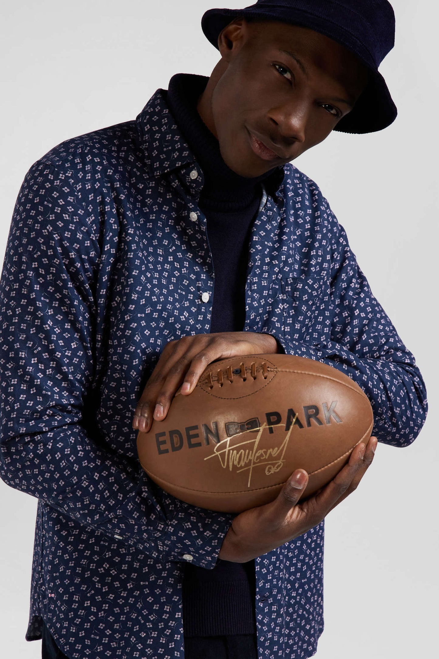 Slim dark blue cotton shirt