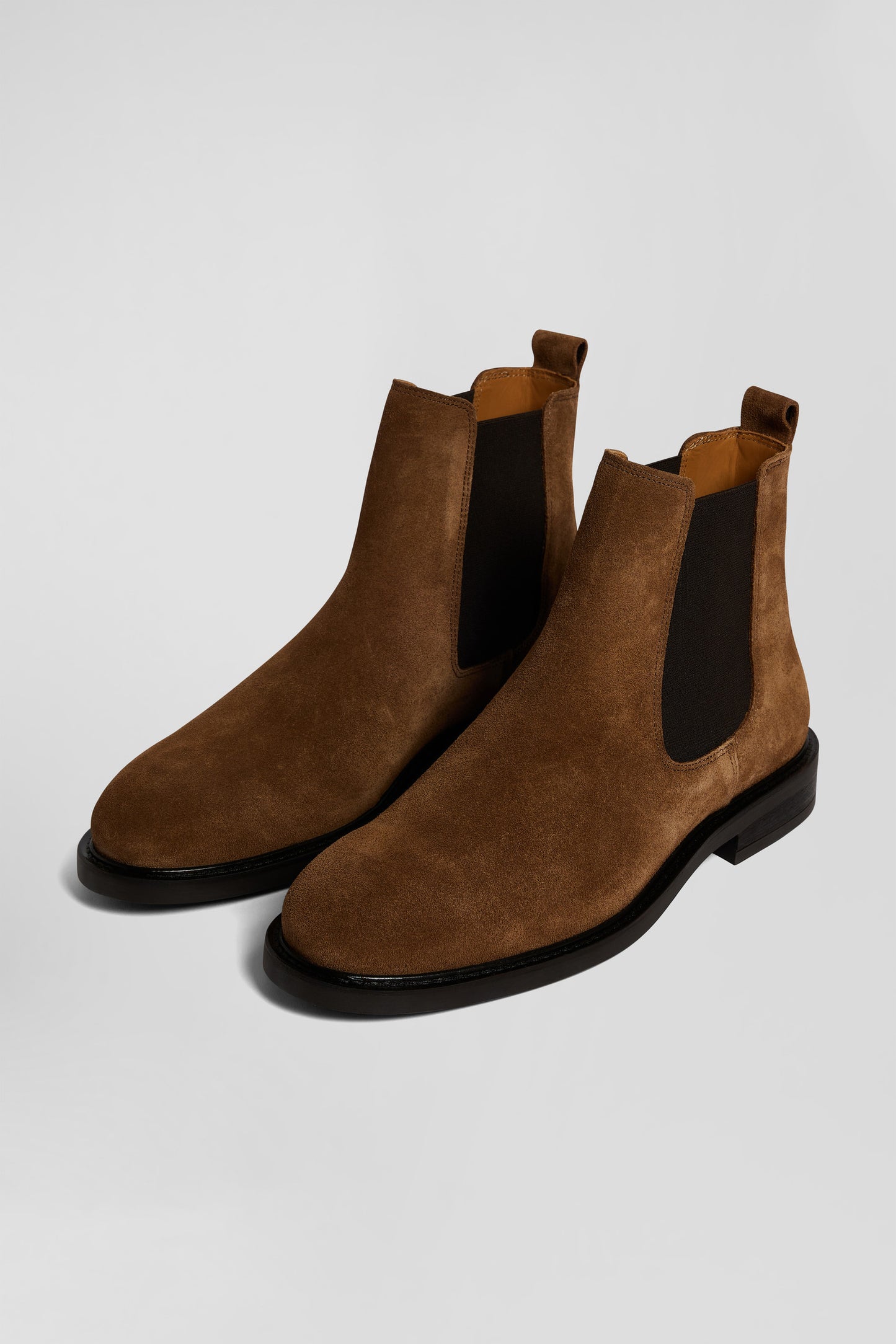 Brown cowhide leather Chelsea boots