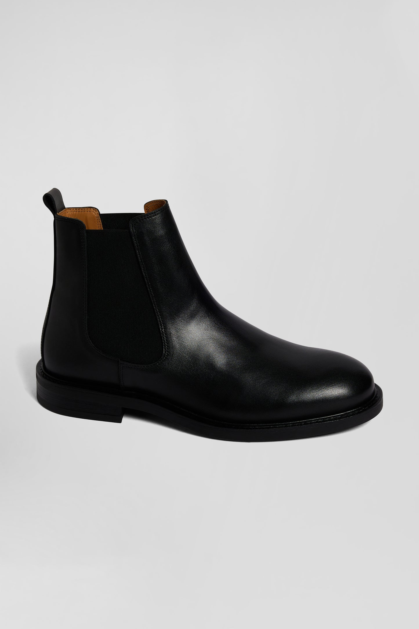 Black leather Chelsea boots