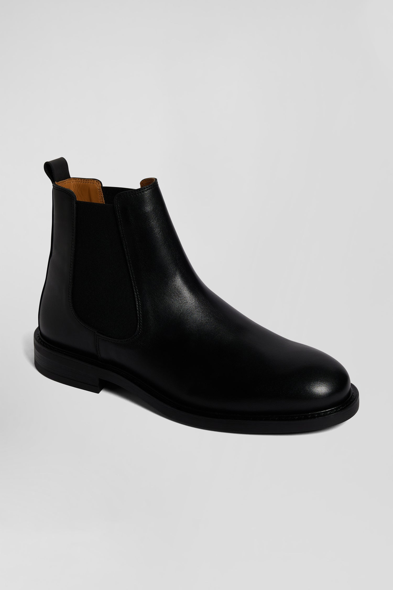 Black leather Chelsea boots