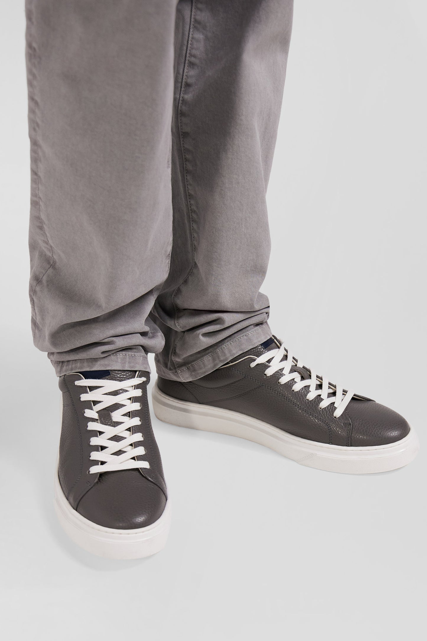 Anthracite grey low-top leather sneakers